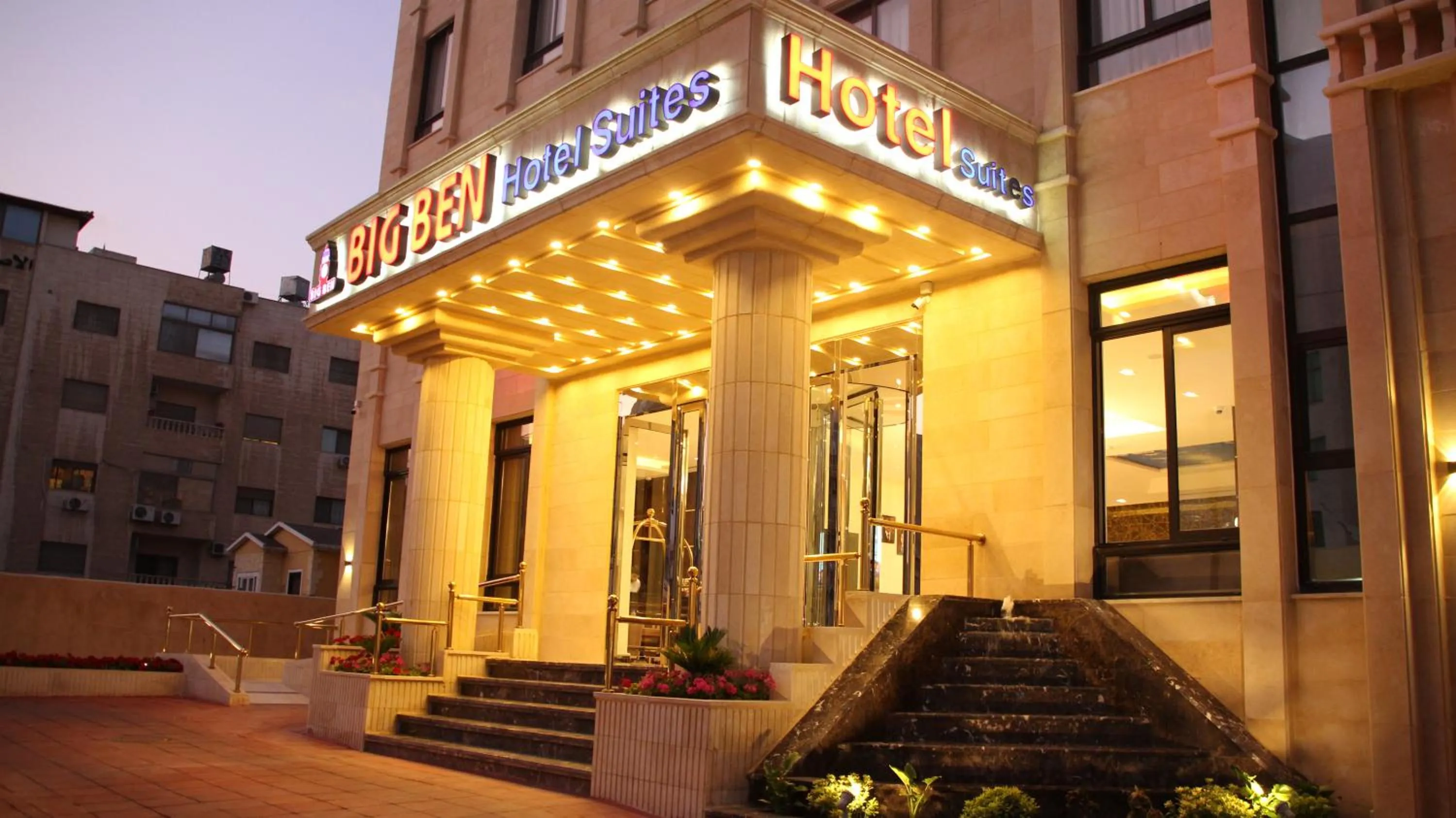 Property building in Big Ben Hotel Suites