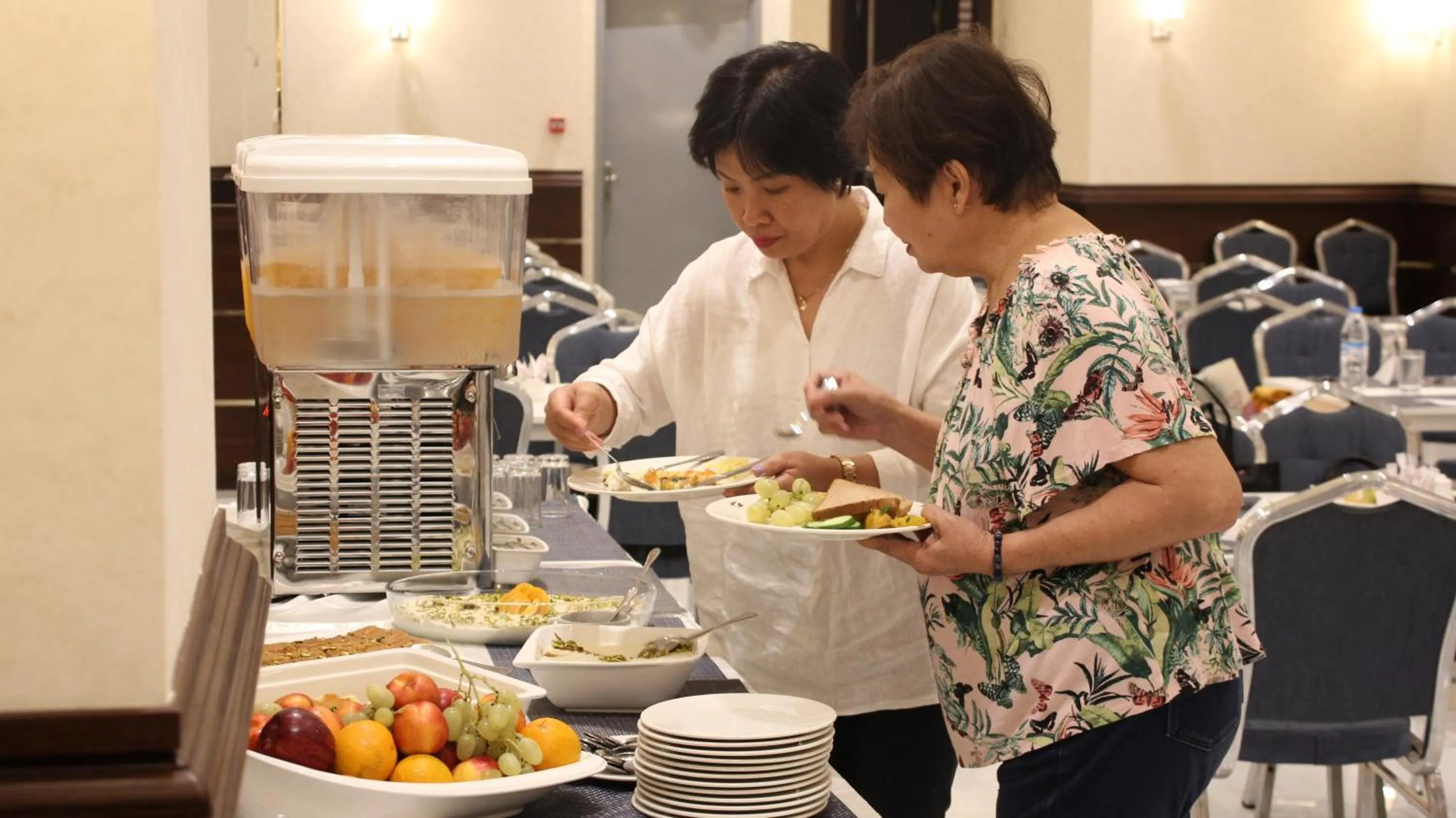 Dinner in Big Ben Hotel Suites