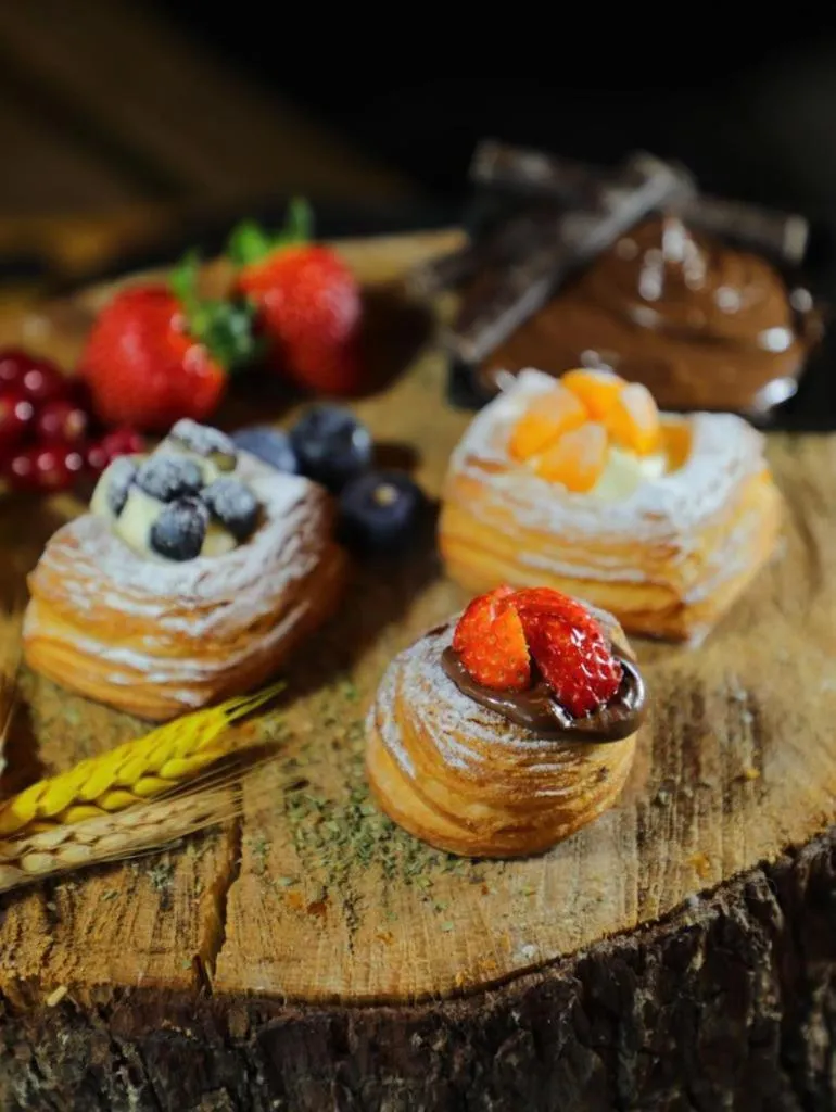 Breakfast in Big Ben Hotel Suites