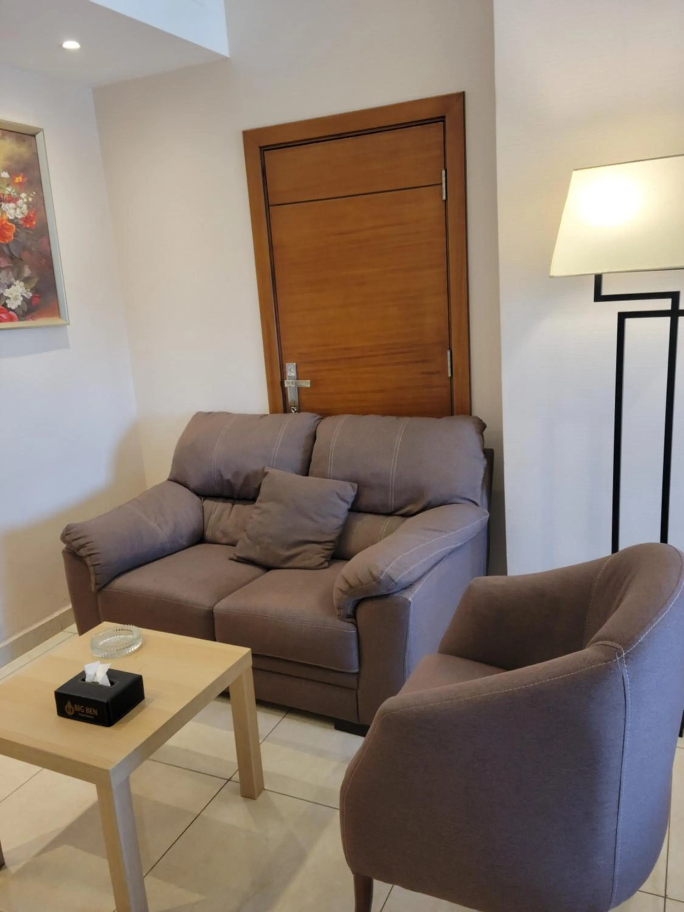 Living room in Big Ben Hotel Suites