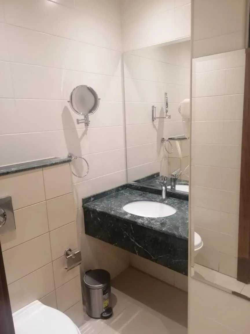 Bathroom in Big Ben Hotel Suites