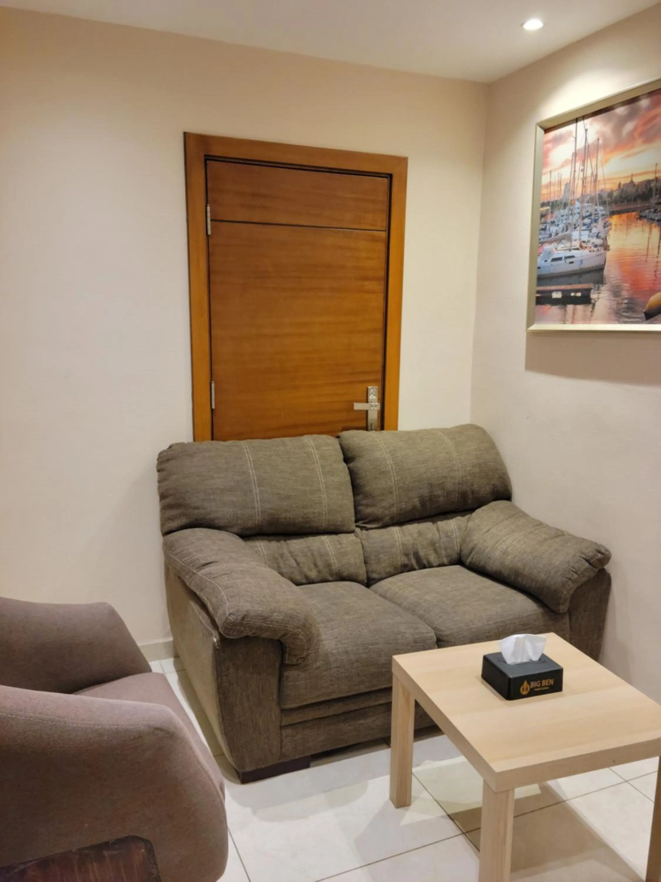 Living room in Big Ben Hotel Suites