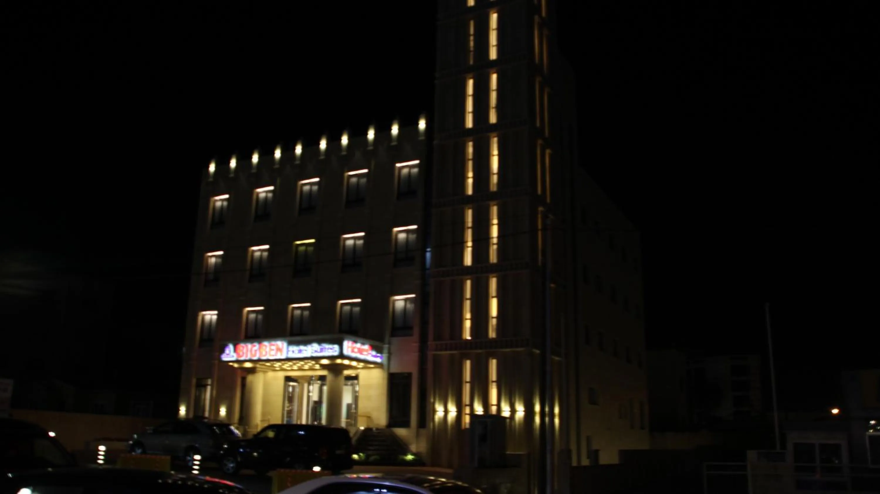 Property building in Big Ben Hotel Suites