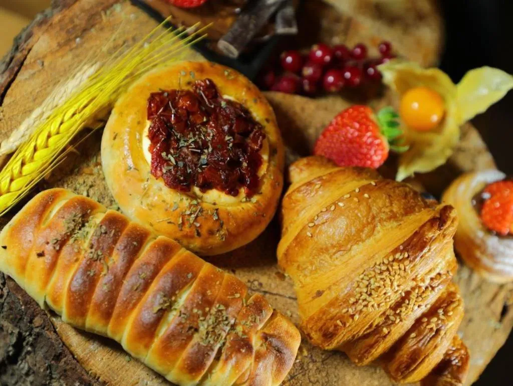 Breakfast in Big Ben Hotel Suites