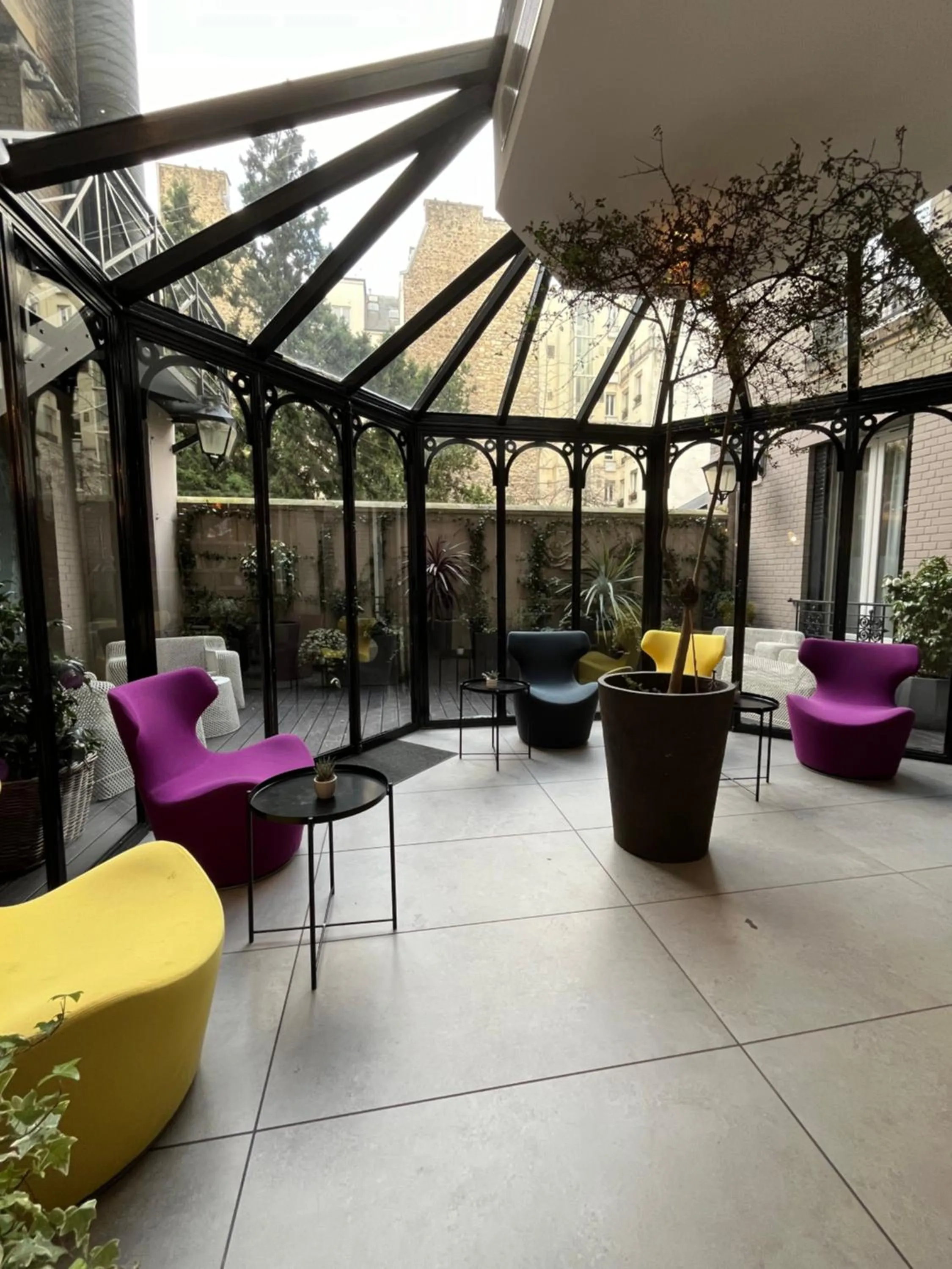 Patio in Mercure Paris Alesia