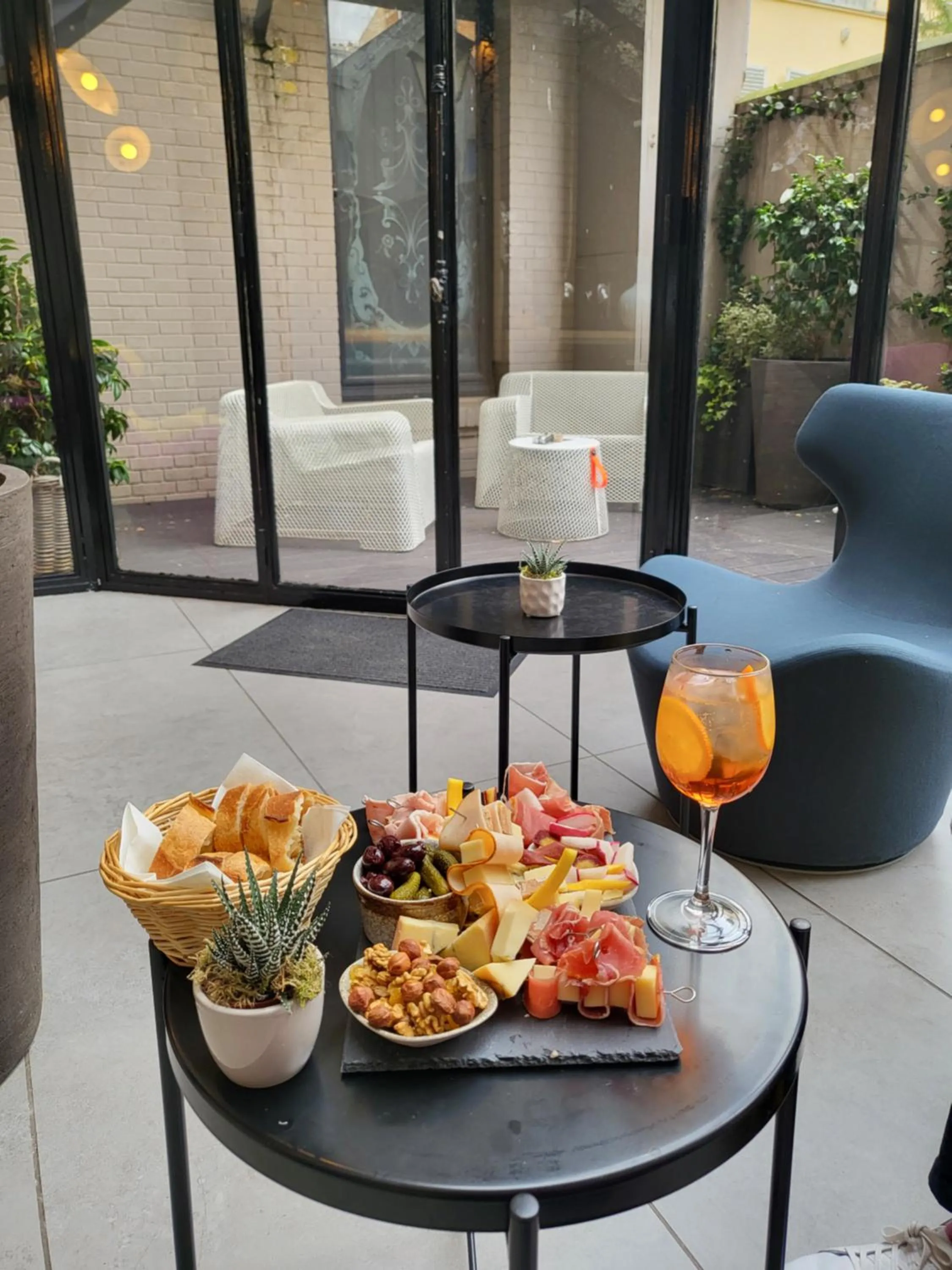 Patio in Mercure Paris Alesia