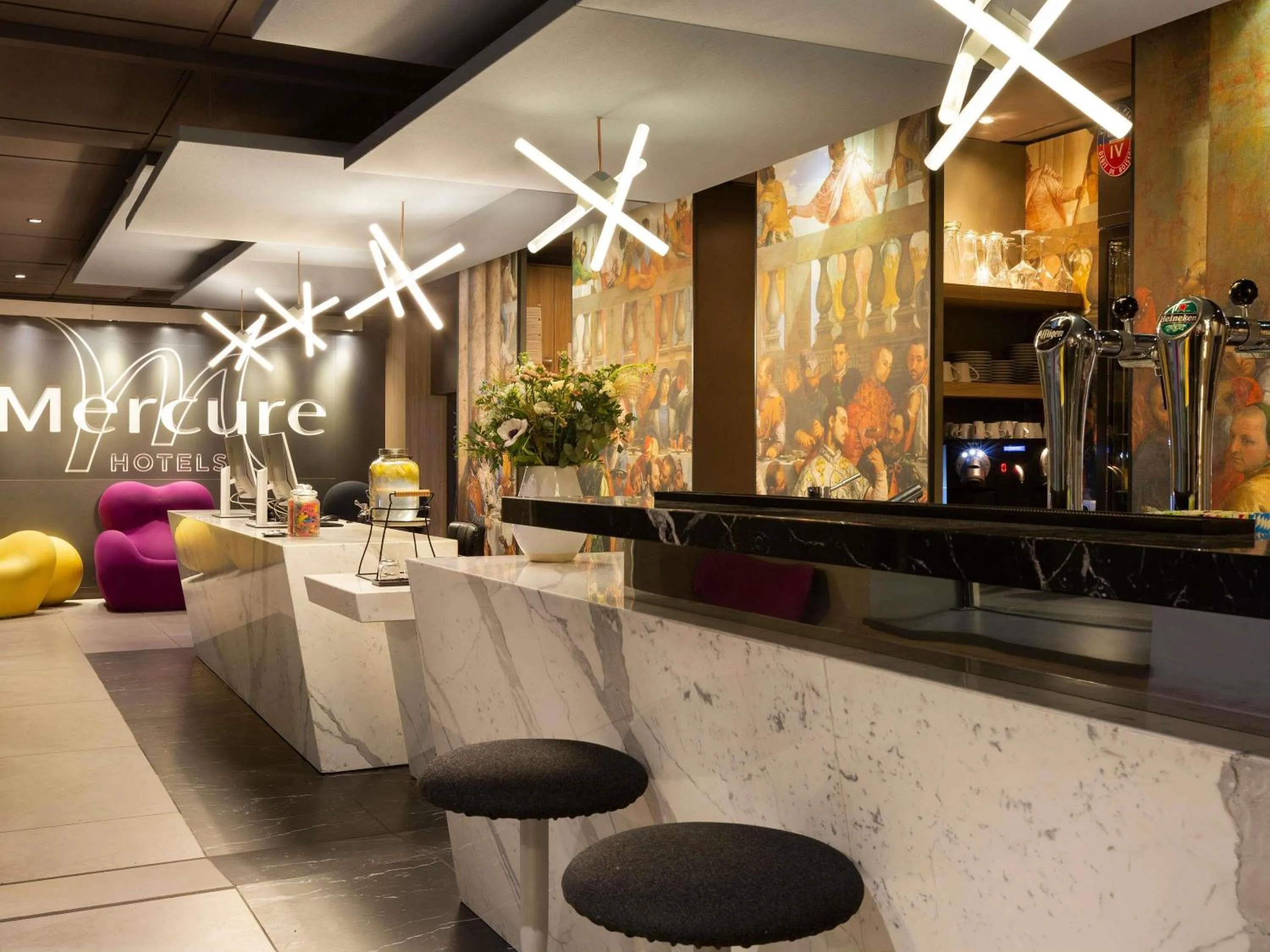 Lounge or bar in Mercure Paris Alesia