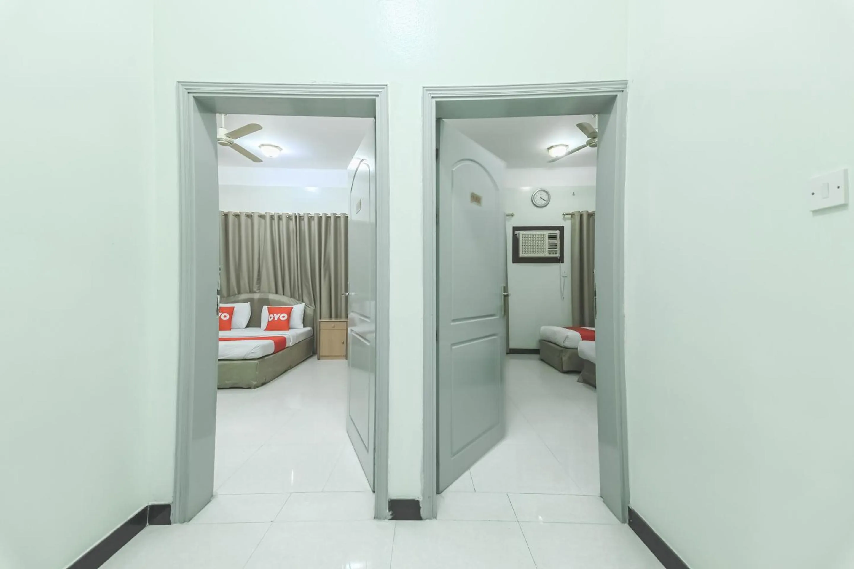 Bedroom in Super OYO 108 Marsa Al Masafar Hotel Apartment