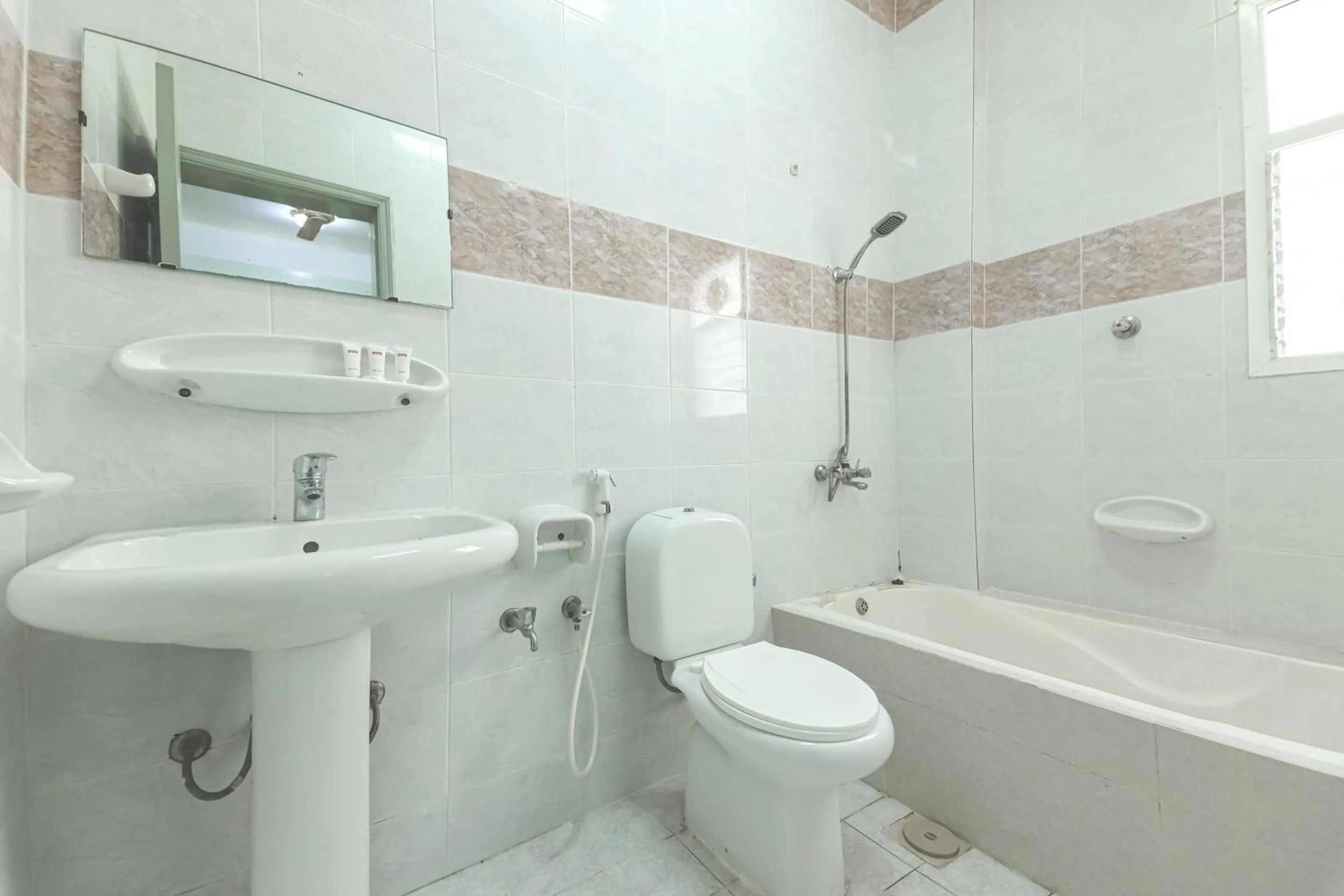 Bathroom in Super OYO 108 Marsa Al Masafar Hotel Apartment
