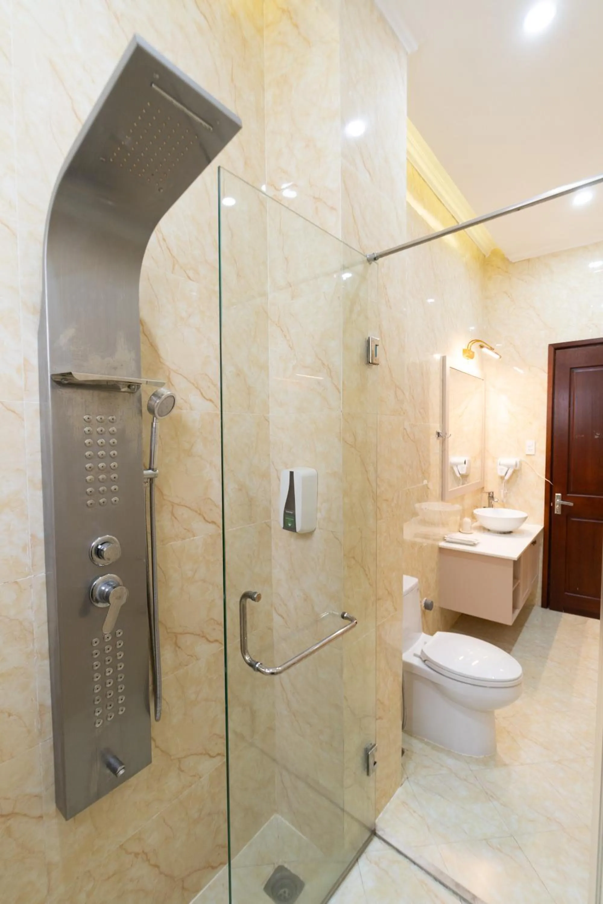 Shower in N Queen Apartment Hotel