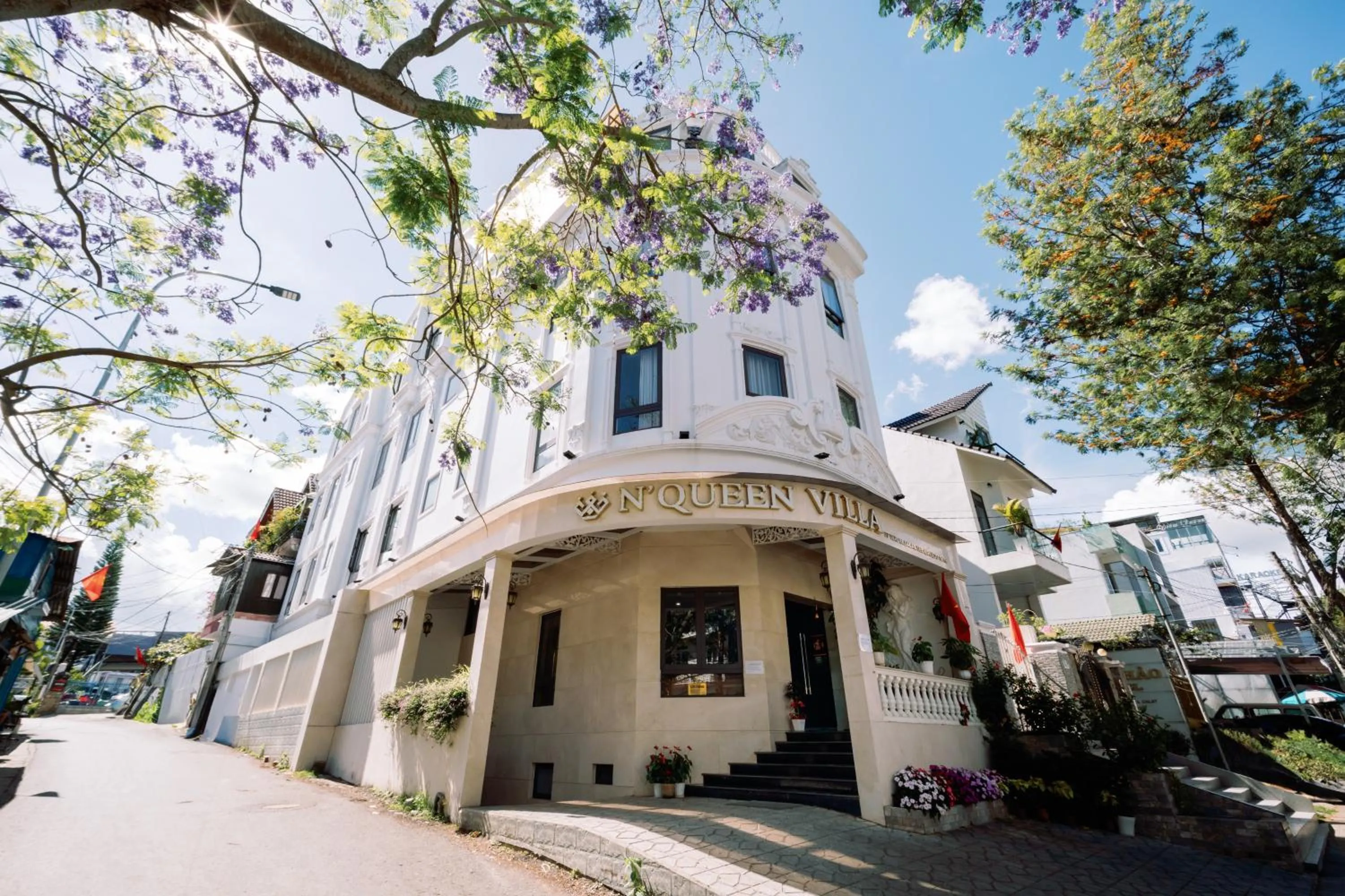 Property building in N Queen Apartment Hotel