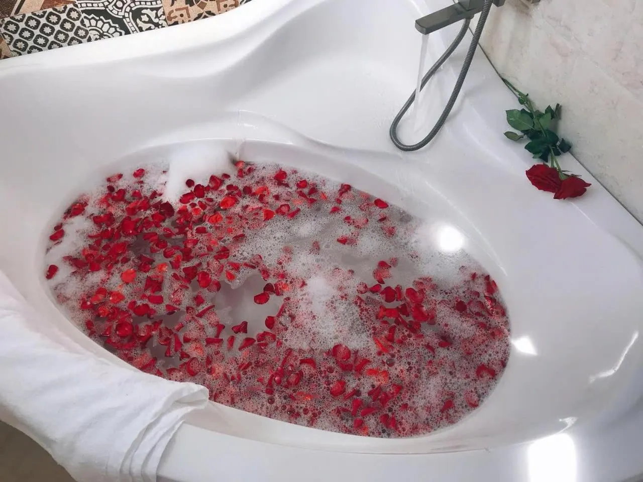 Bath in N Queen Apartment Hotel