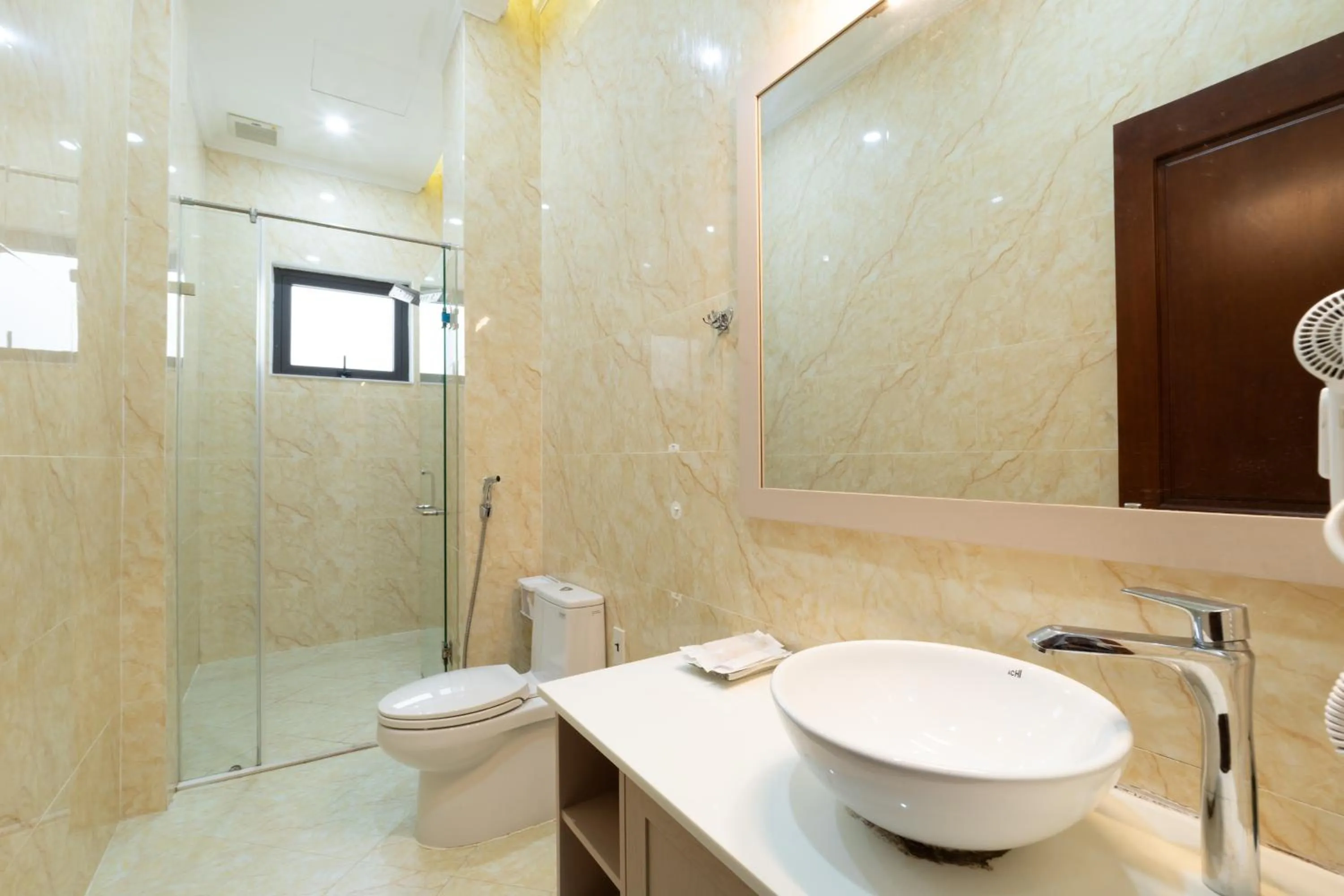 Shower in N Queen Apartment Hotel