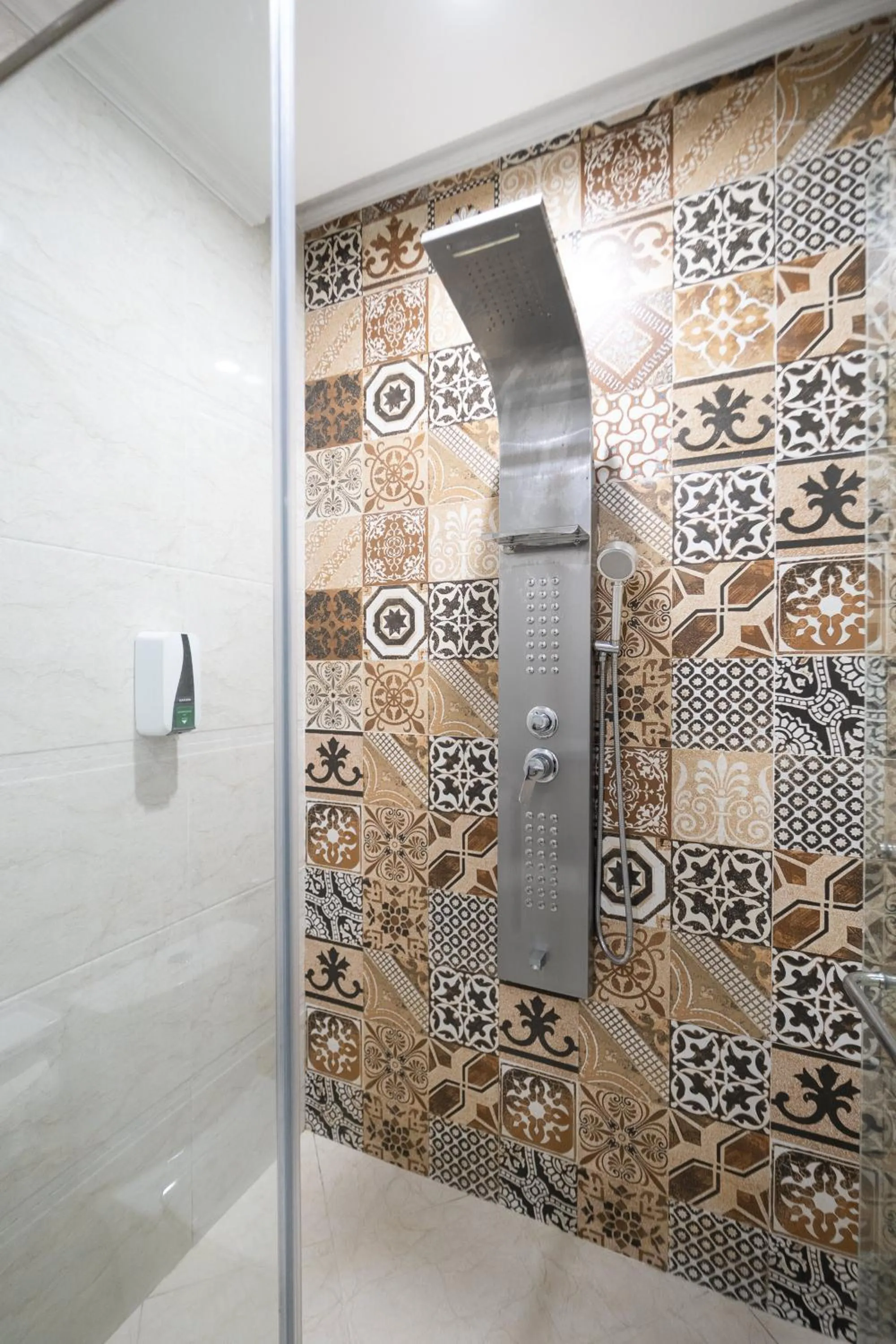 Shower in N Queen Apartment Hotel