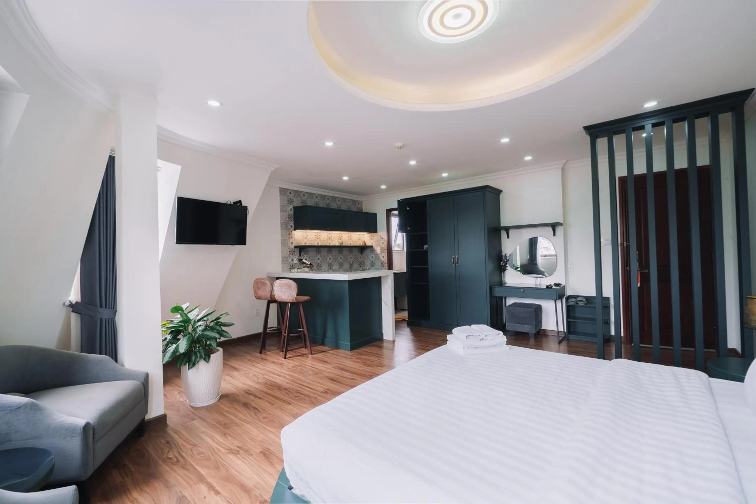 Photo of the whole room, Bed in N Queen Apartment Hotel