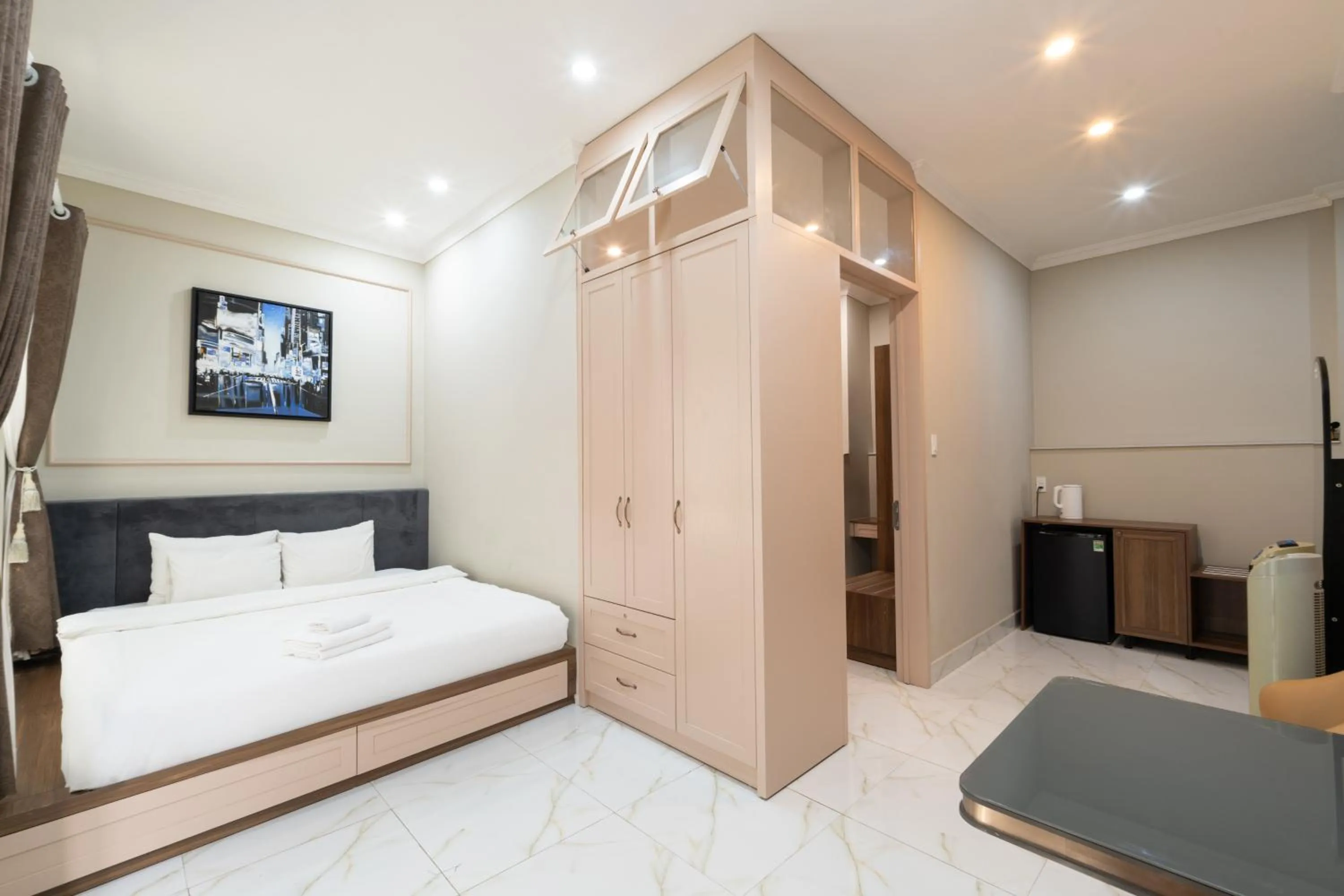 Photo of the whole room, Bed in N Queen Apartment Hotel