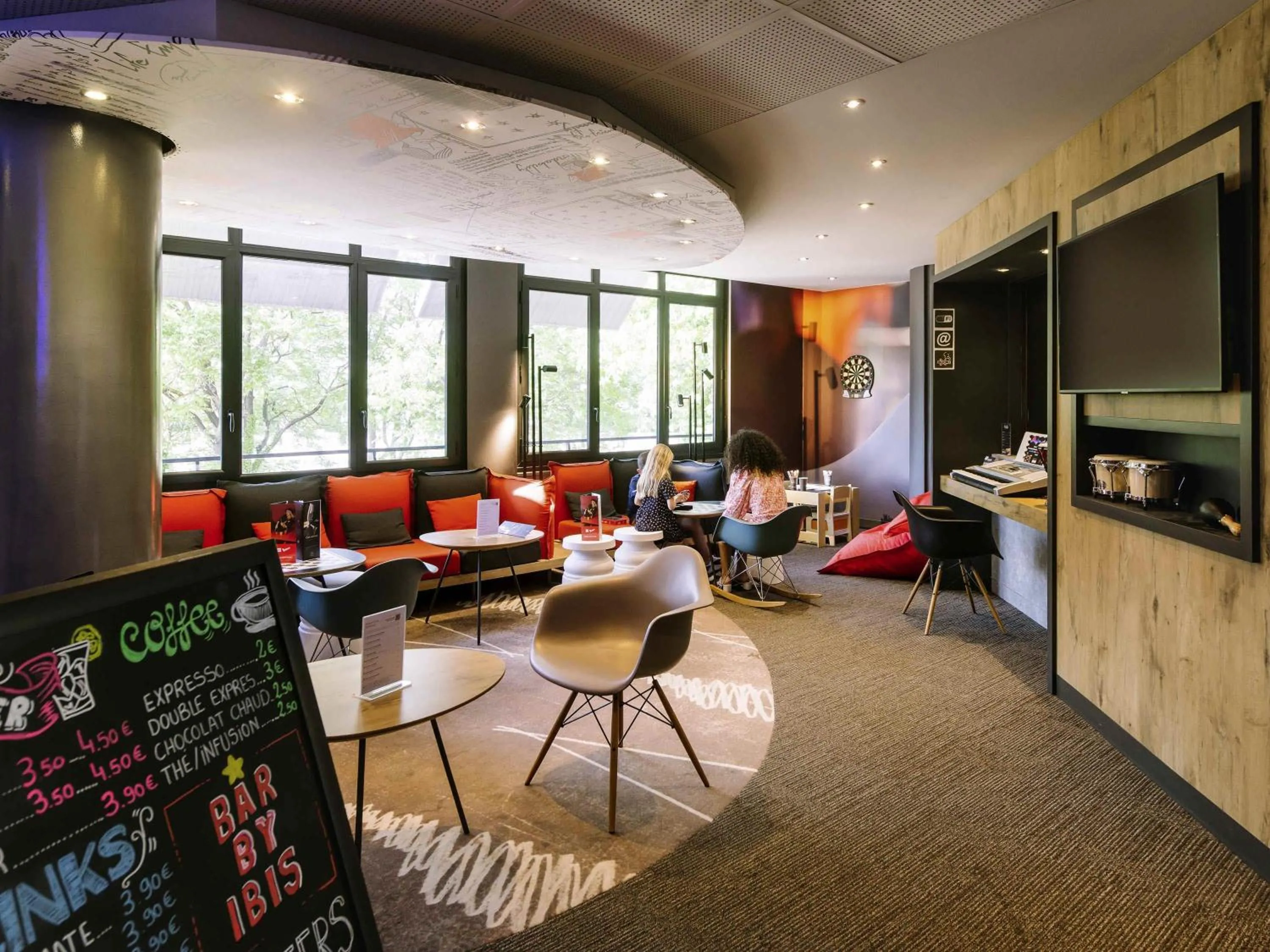 Lounge or bar in ibis Avignon Centre Gare