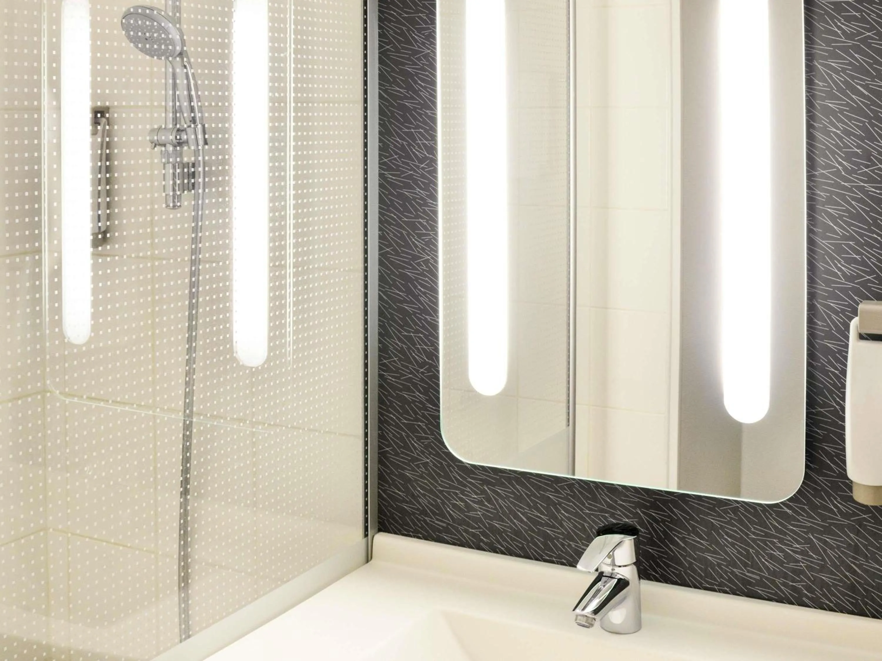 Bedroom in ibis Avignon Centre Gare