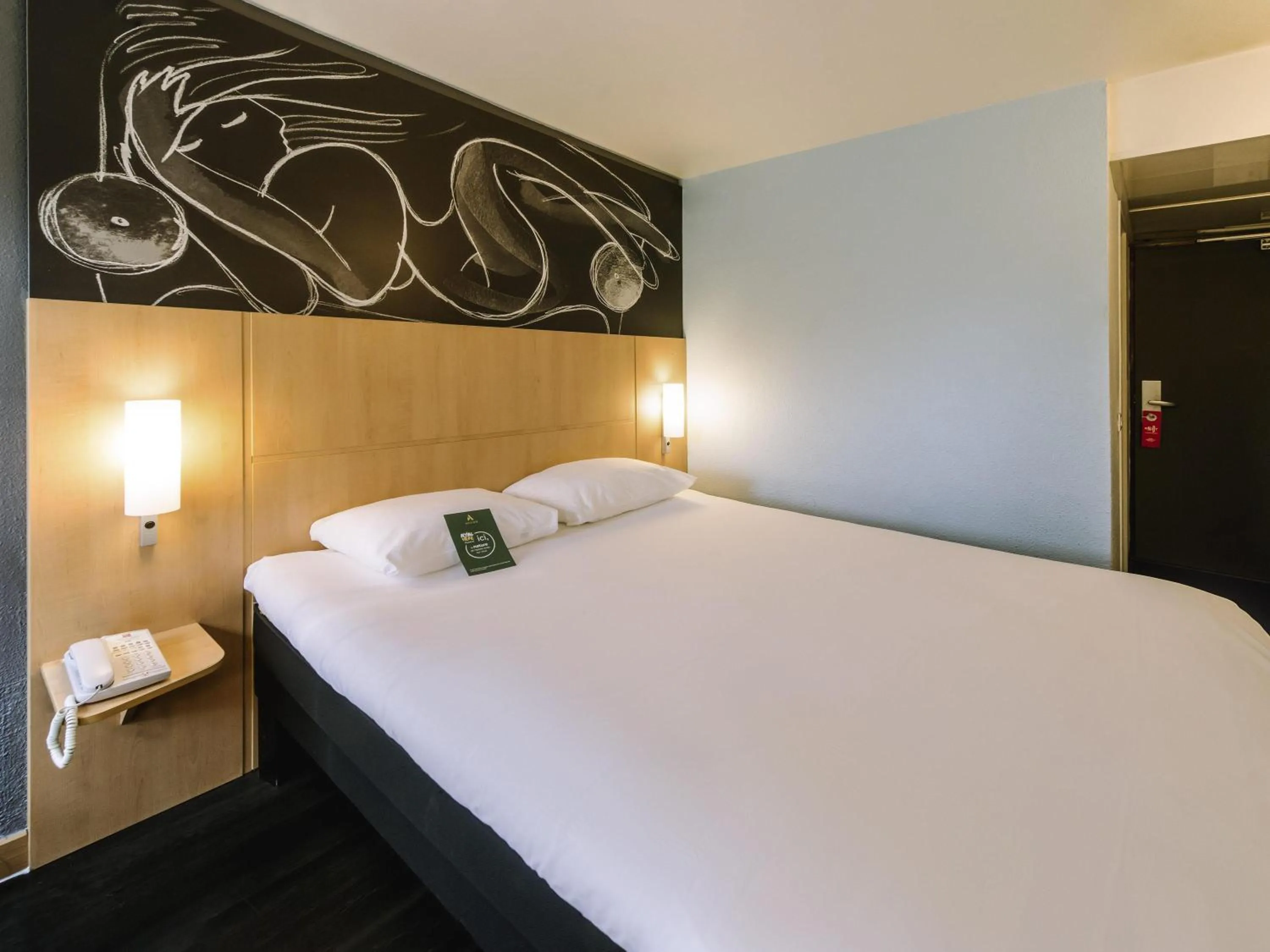 Bedroom, Bed in ibis Avignon Centre Gare
