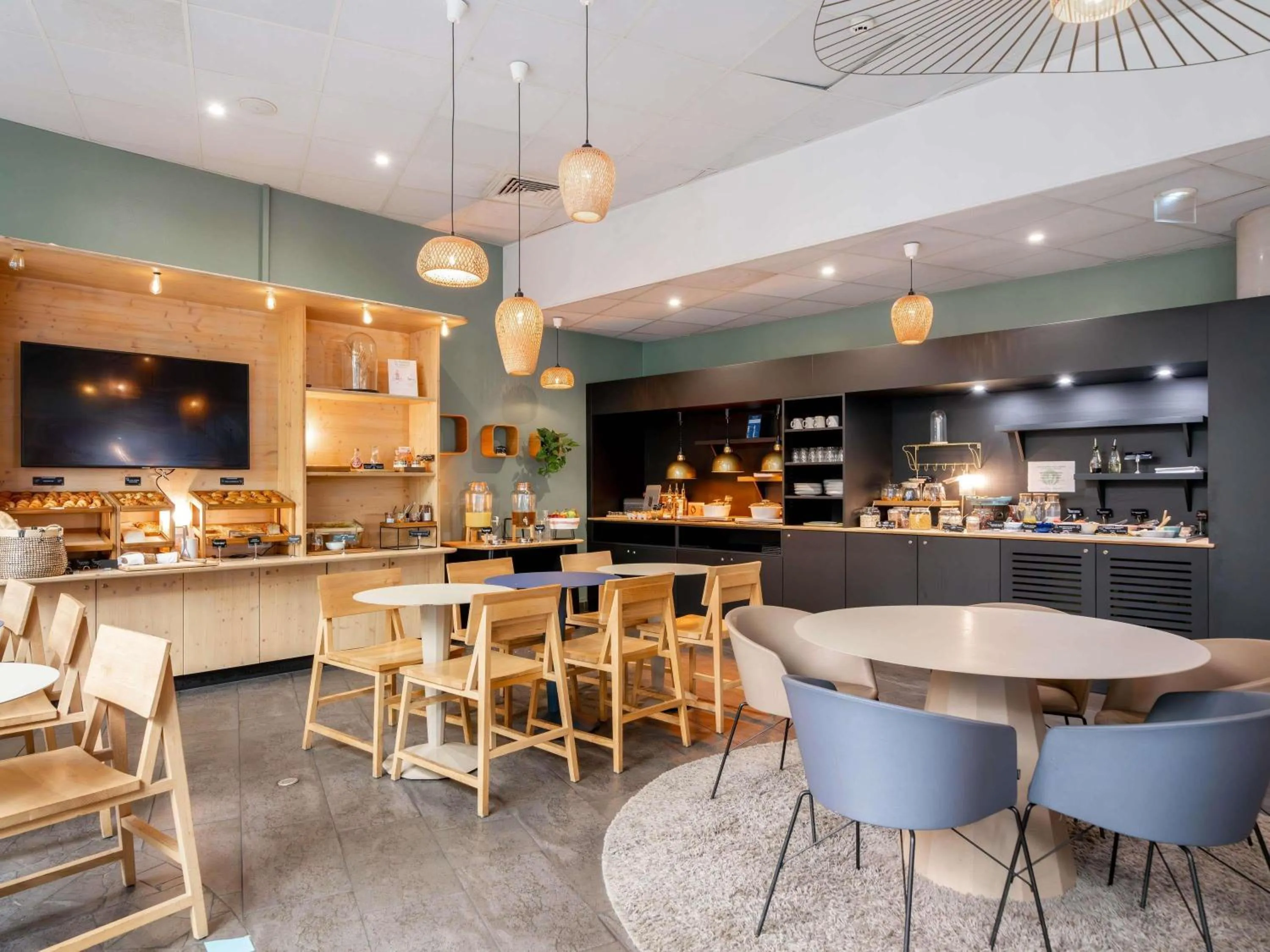 Breakfast in Novotel Suites Cannes Centre