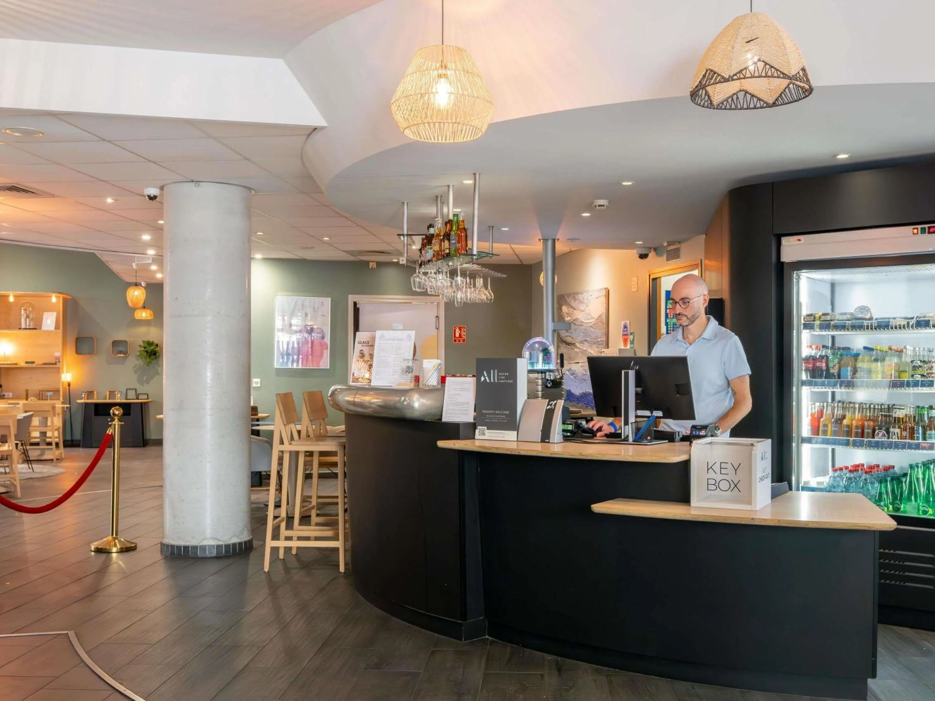 Lounge or bar in Novotel Suites Cannes Centre