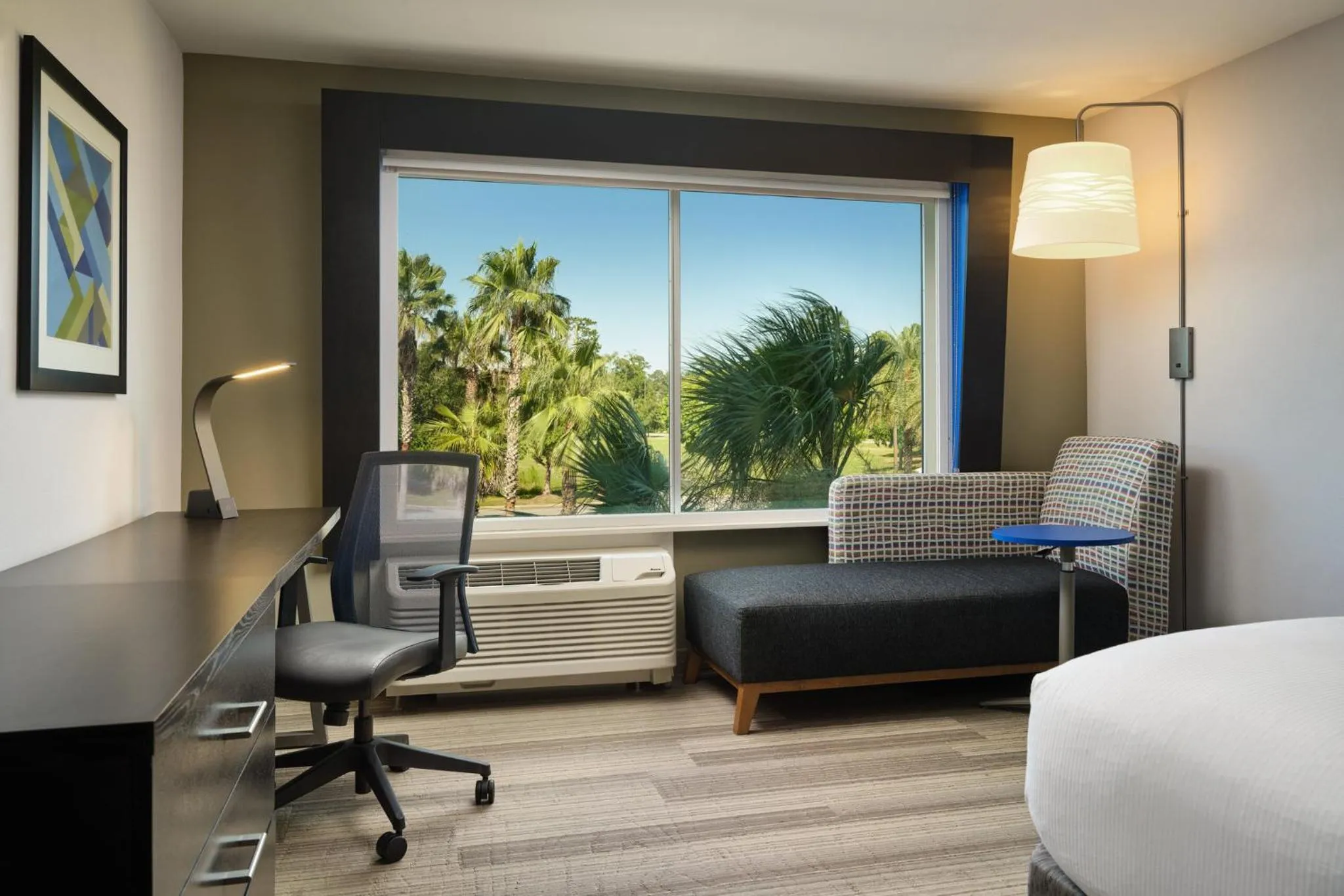 Photo of the whole room in Holiday Inn Express & Suites Brunswick by IHG