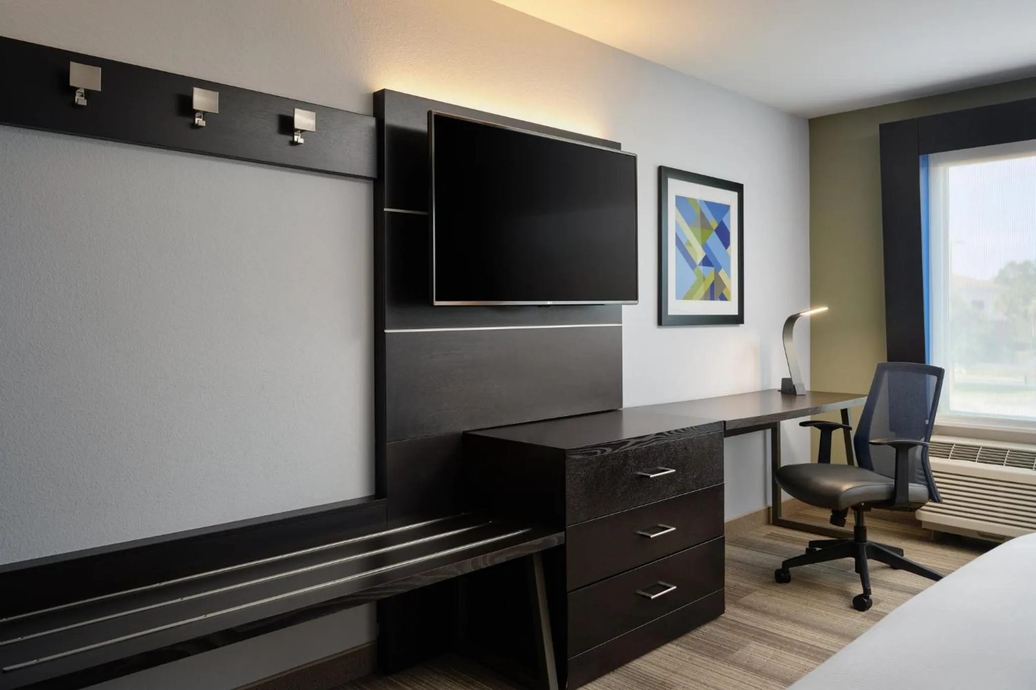 Photo of the whole room, Bed in Holiday Inn Express & Suites Brunswick by IHG