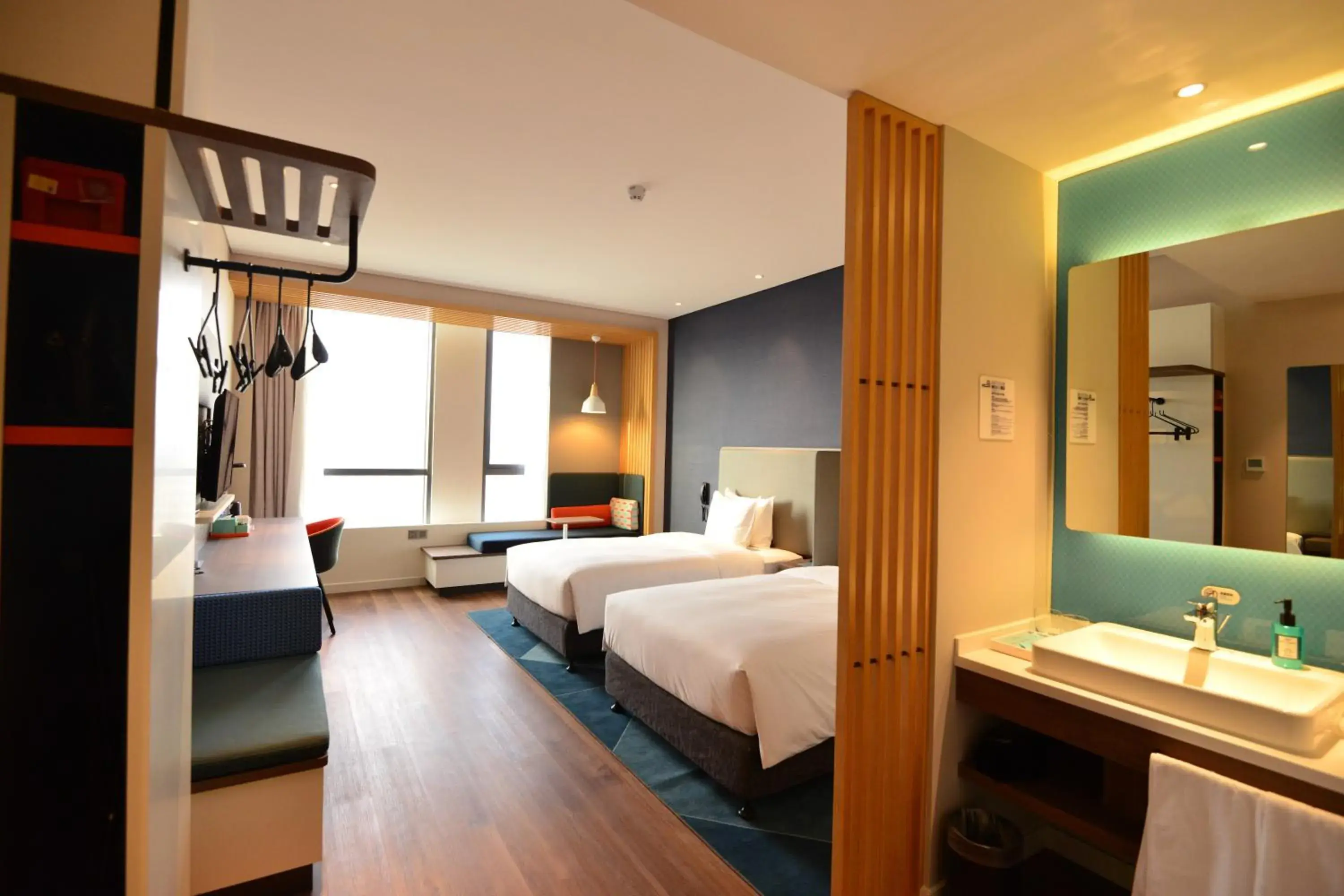 Standard Twin Room with City View in Holiday Inn Express Hangzhou Binjiang Aoti by IHG Standard Twin Room with City View in Holiday Inn Express Hangzhou Binjiang Aoti by IHG