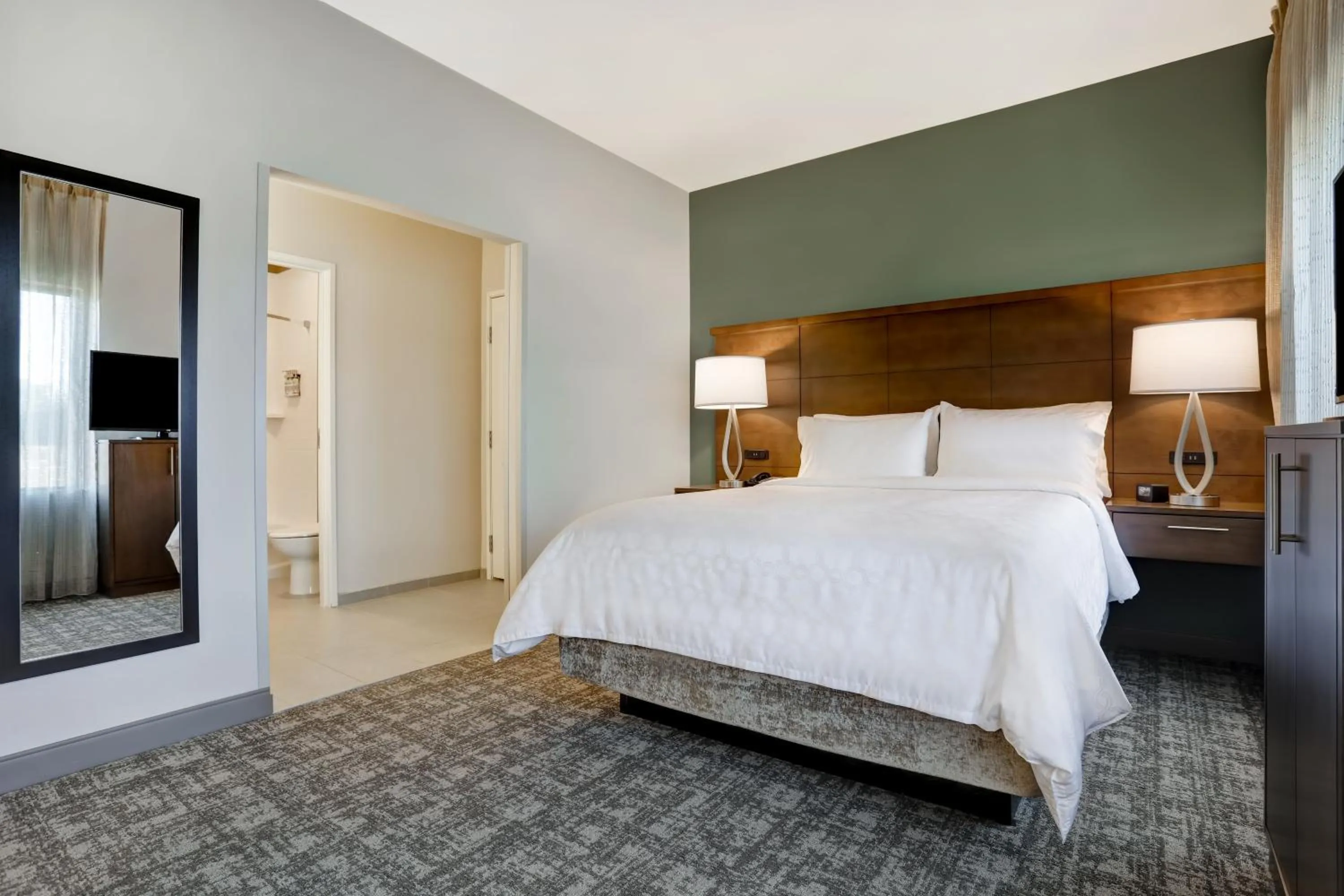 Photo of the whole room, Bed in Staybridge Suites - Overland Park - Kansas City S by IHG