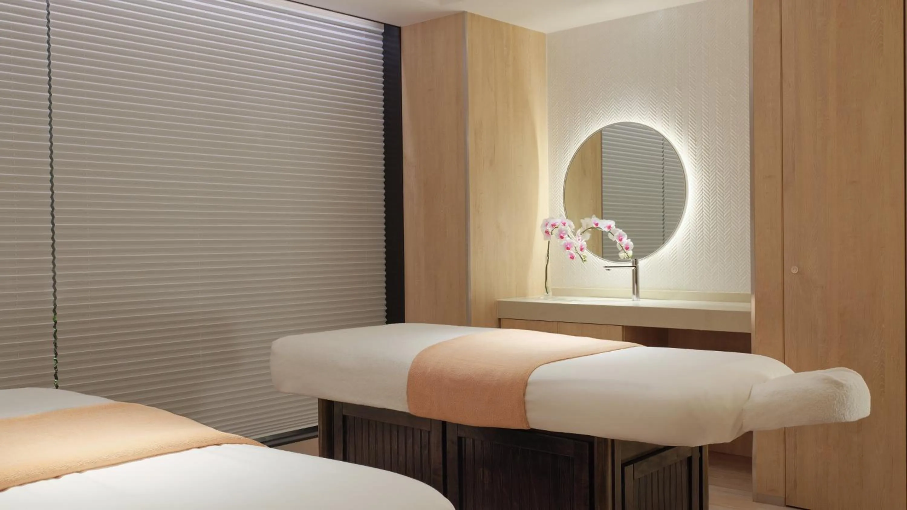 Spa and wellness centre/facilities, Bed in InterContinental Yokohama Pier 8 by IHG