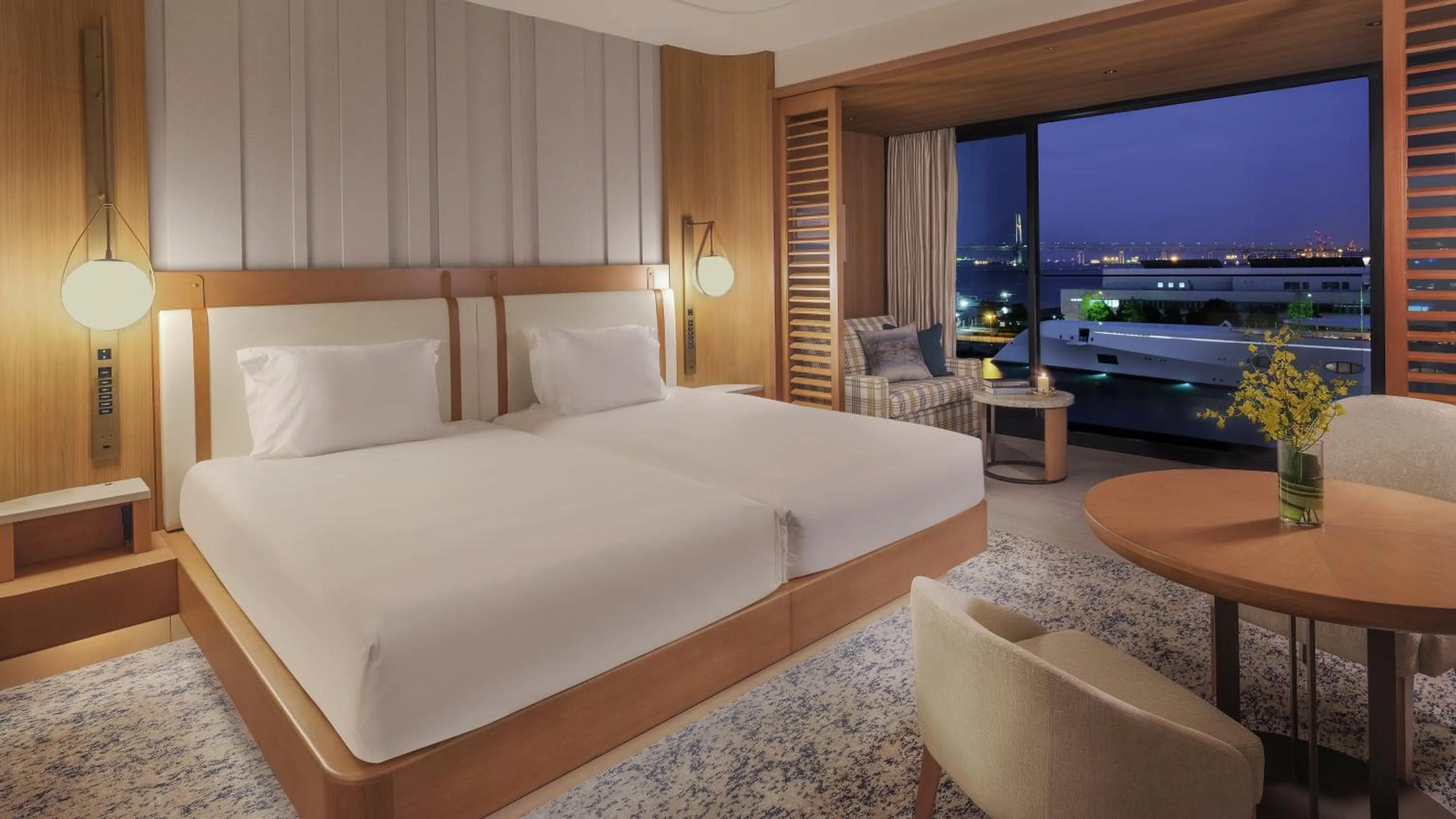 Photo of the whole room, Bed in InterContinental Yokohama Pier 8 by IHG