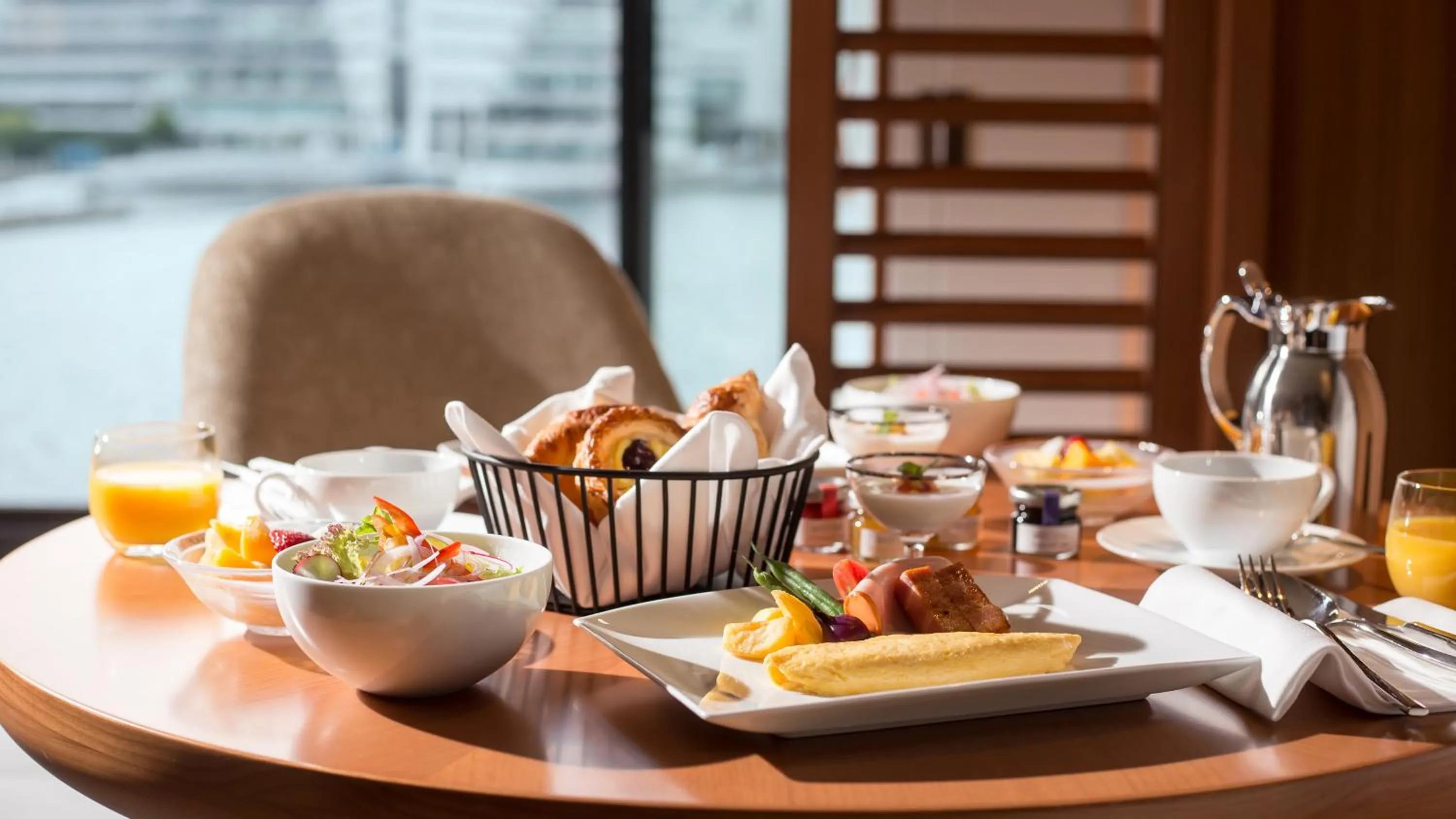 Bedroom in InterContinental Yokohama Pier 8 by IHG