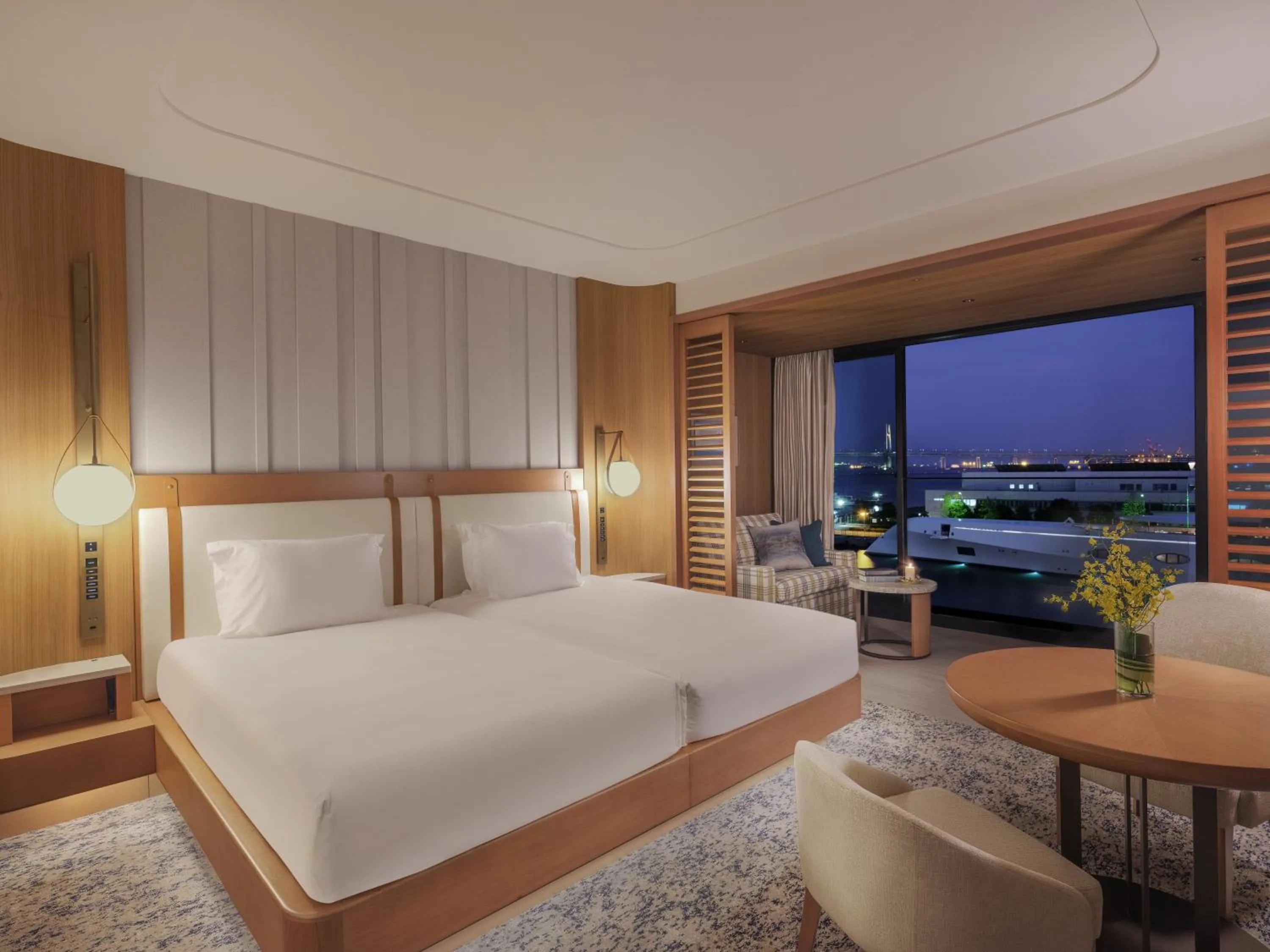 Photo of the whole room, Bed in InterContinental Yokohama Pier 8 by IHG