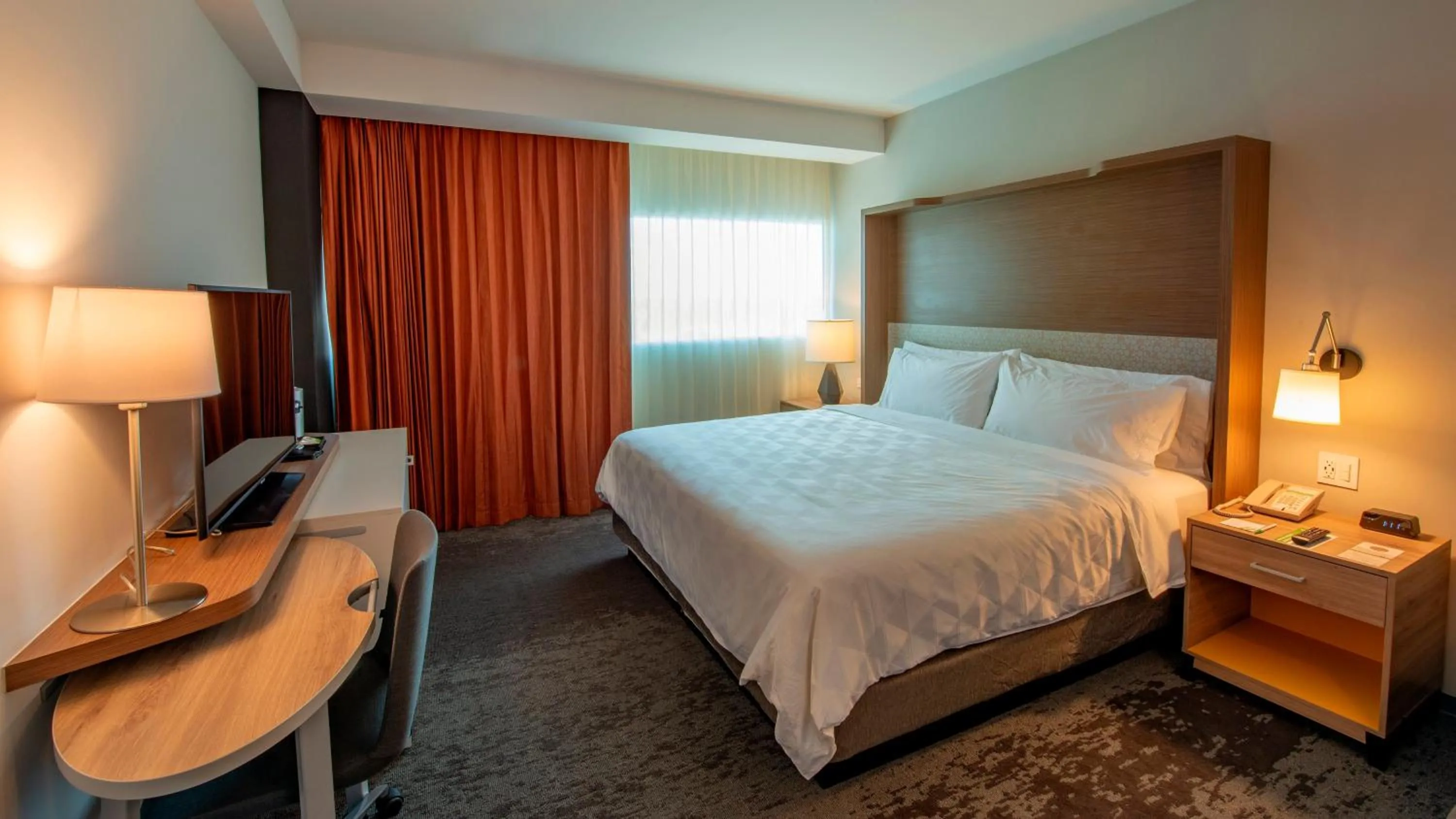 Photo of the whole room, Bed in Holiday Inn & Suites - Merida La Isla by IHG