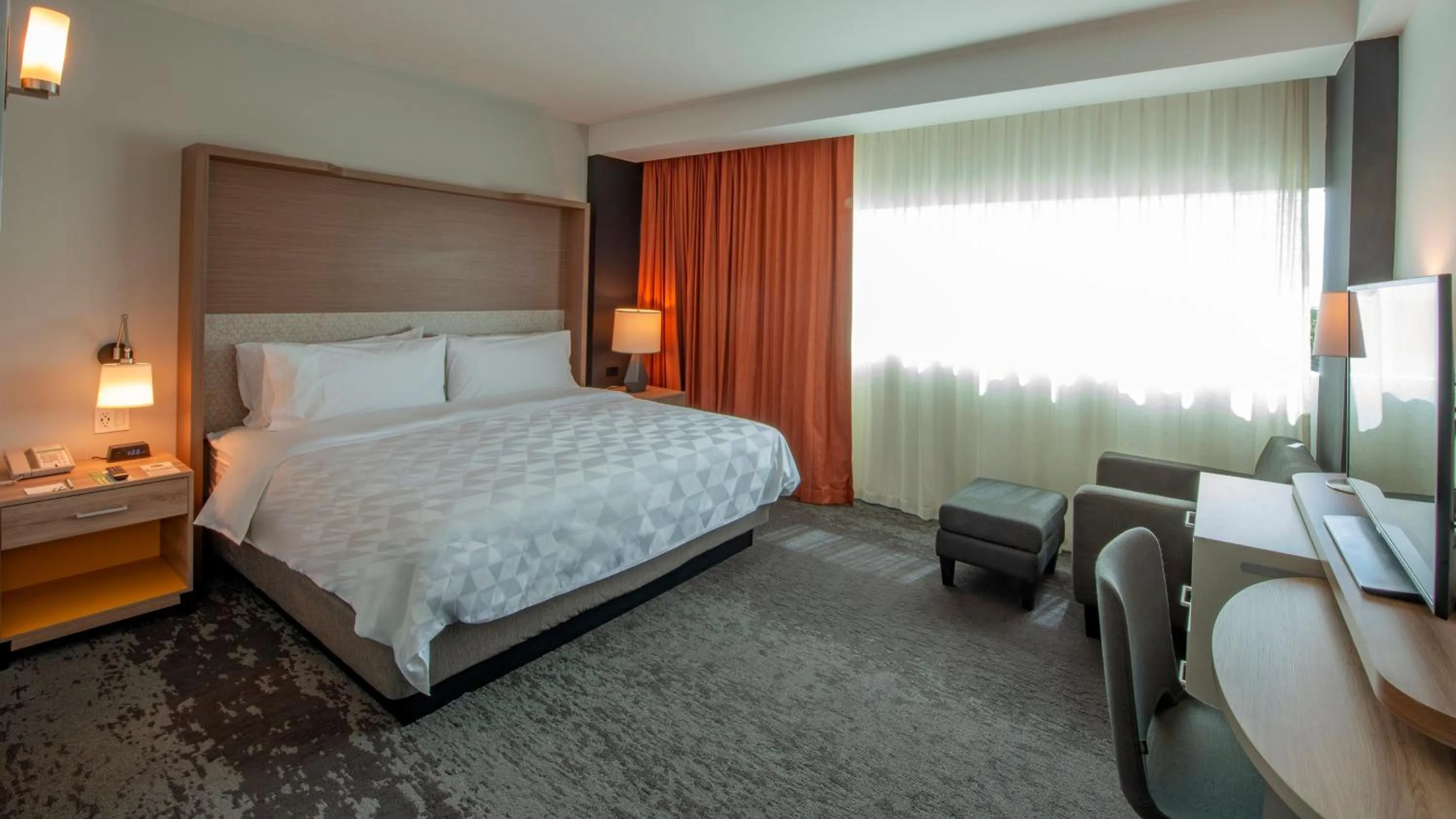 Photo of the whole room, Bed in Holiday Inn & Suites - Merida La Isla by IHG