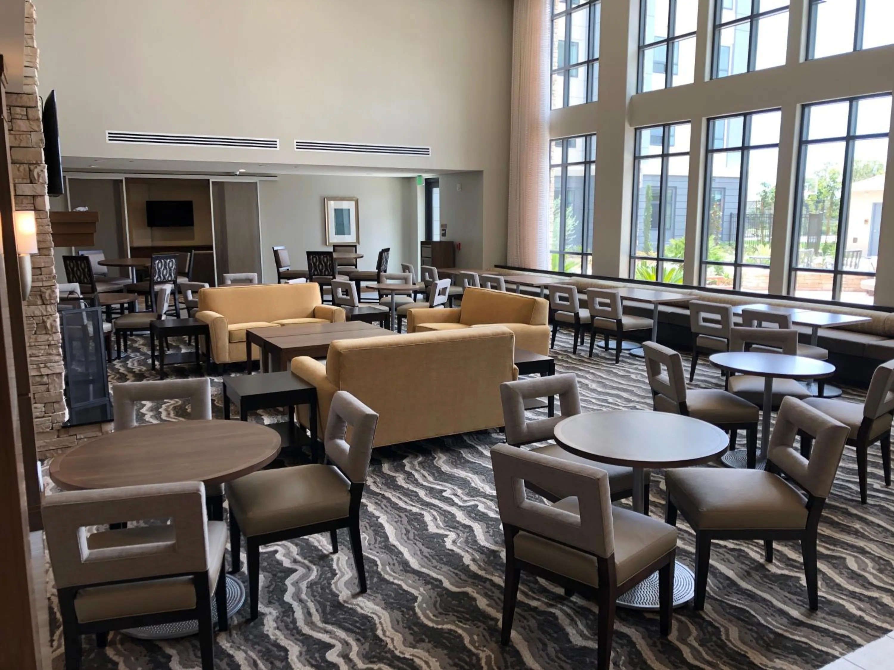 Communal lounge/ TV room in Staybridge Suites Irvine - John Wayne Airport by IHG