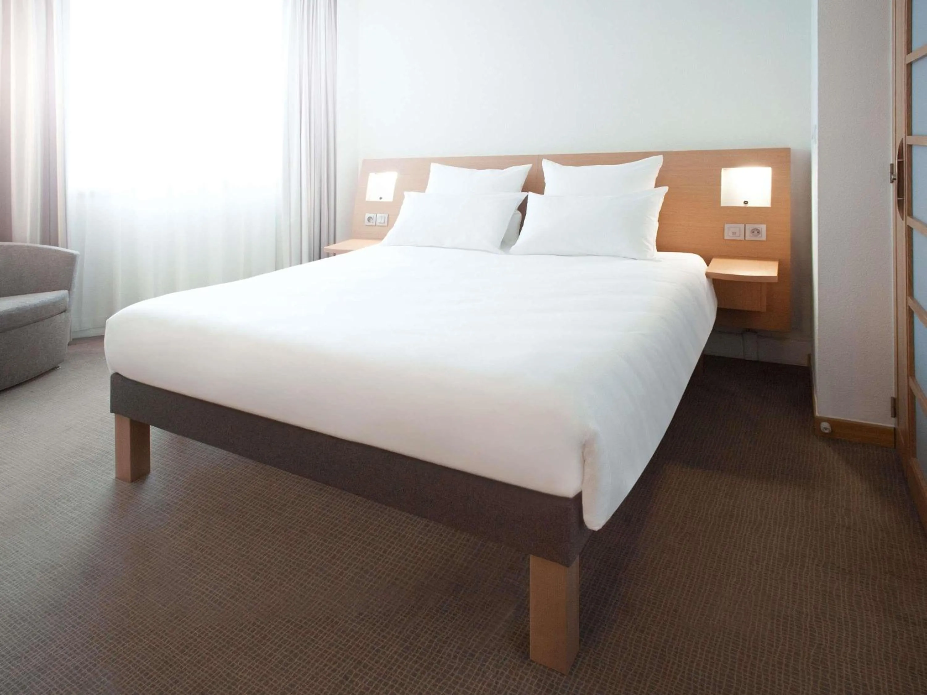 Bedroom, Bed in Novotel Nice Centre Vieux Nice