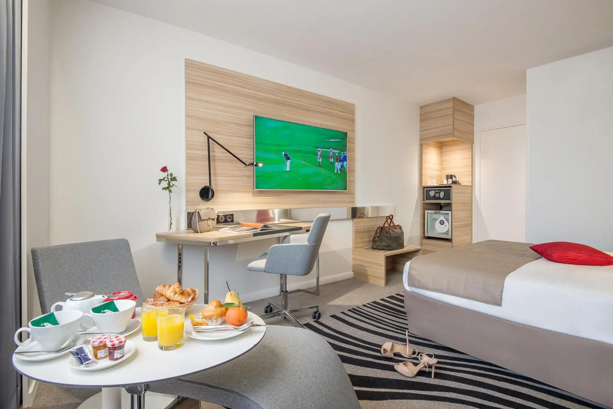 Photo of the whole room, Bed in Novotel Nice Centre Vieux Nice