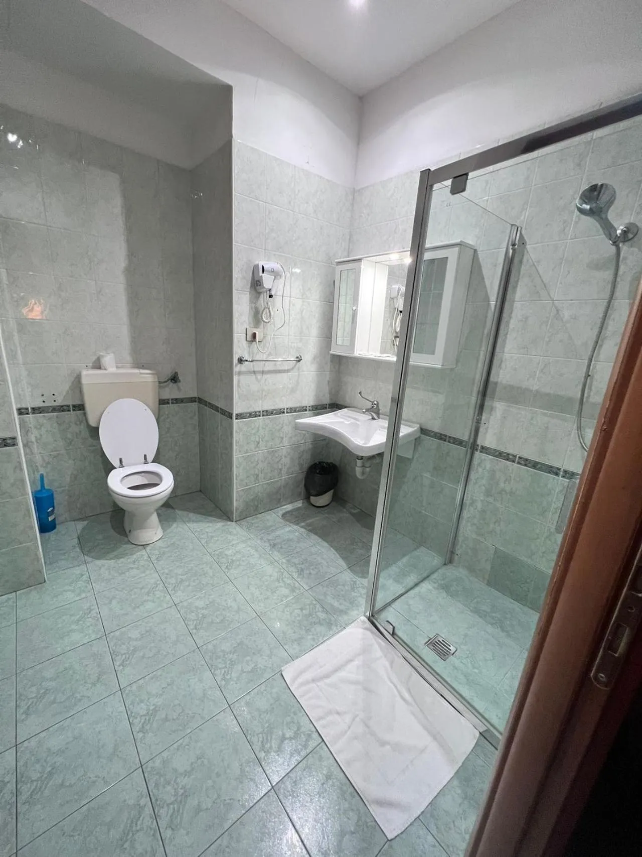 Bathroom in Taverna Dantesca