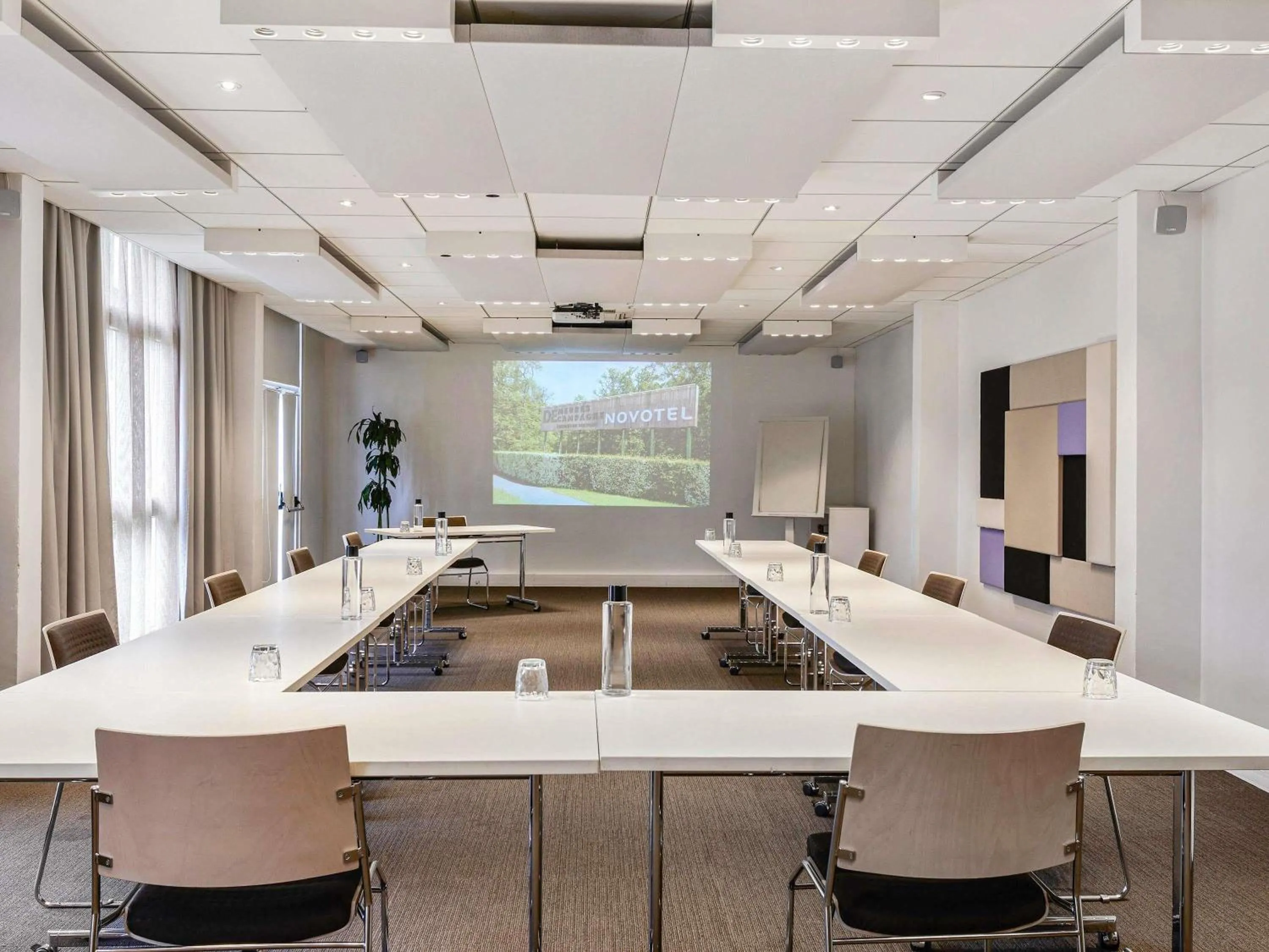 Meeting/conference room in Novotel Orléans Chemins De Sologne Demeures De Campagne