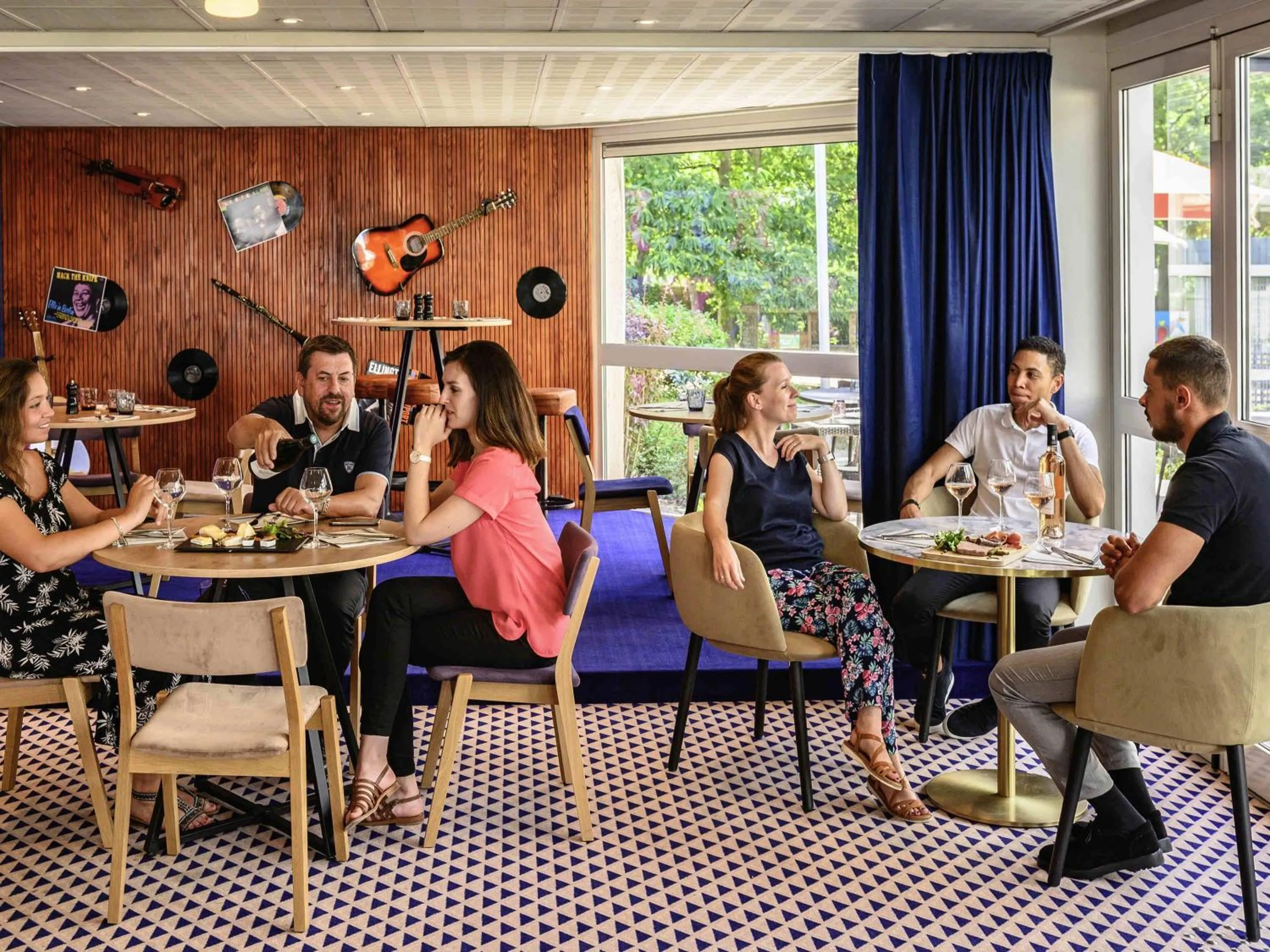 Restaurant/places to eat in Novotel Orléans Chemins De Sologne Demeures De Campagne