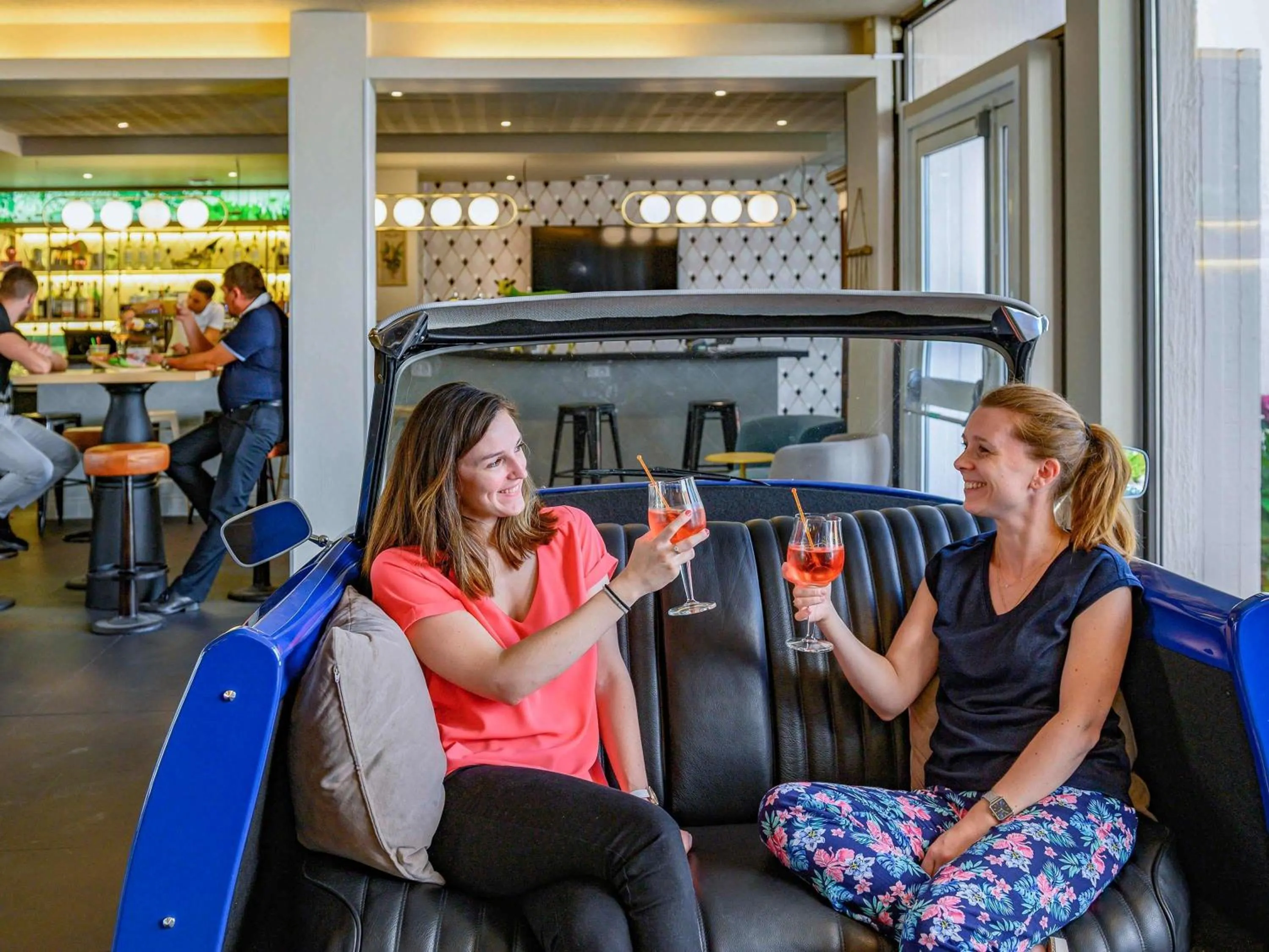 Lounge or bar in Novotel Orléans Chemins De Sologne Demeures De Campagne