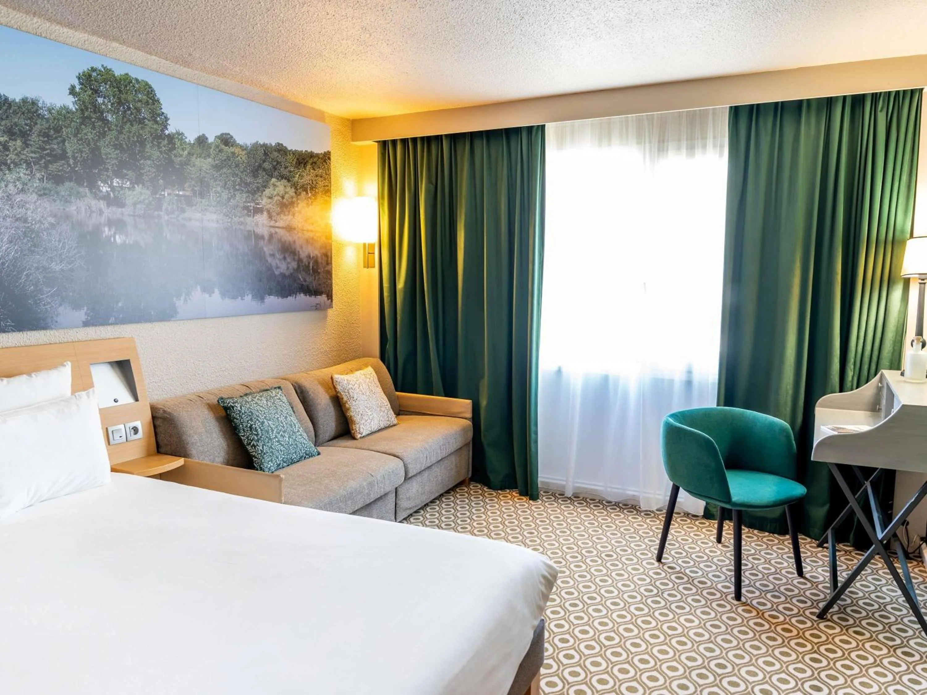 Bedroom, Bed in Novotel Orléans Chemins De Sologne Demeures De Campagne