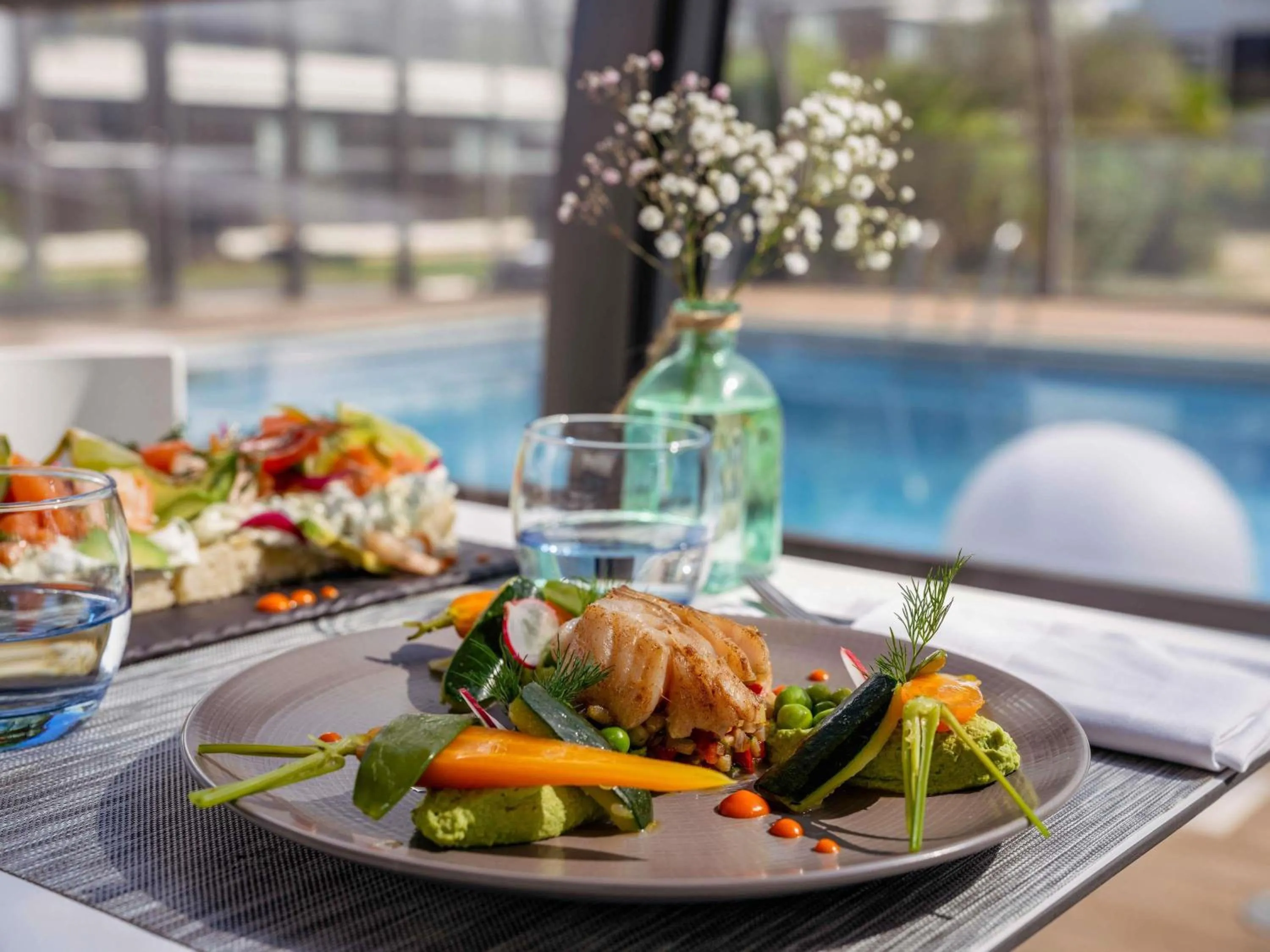 Restaurant/places to eat in Novotel Orléans Chemins De Sologne Demeures De Campagne