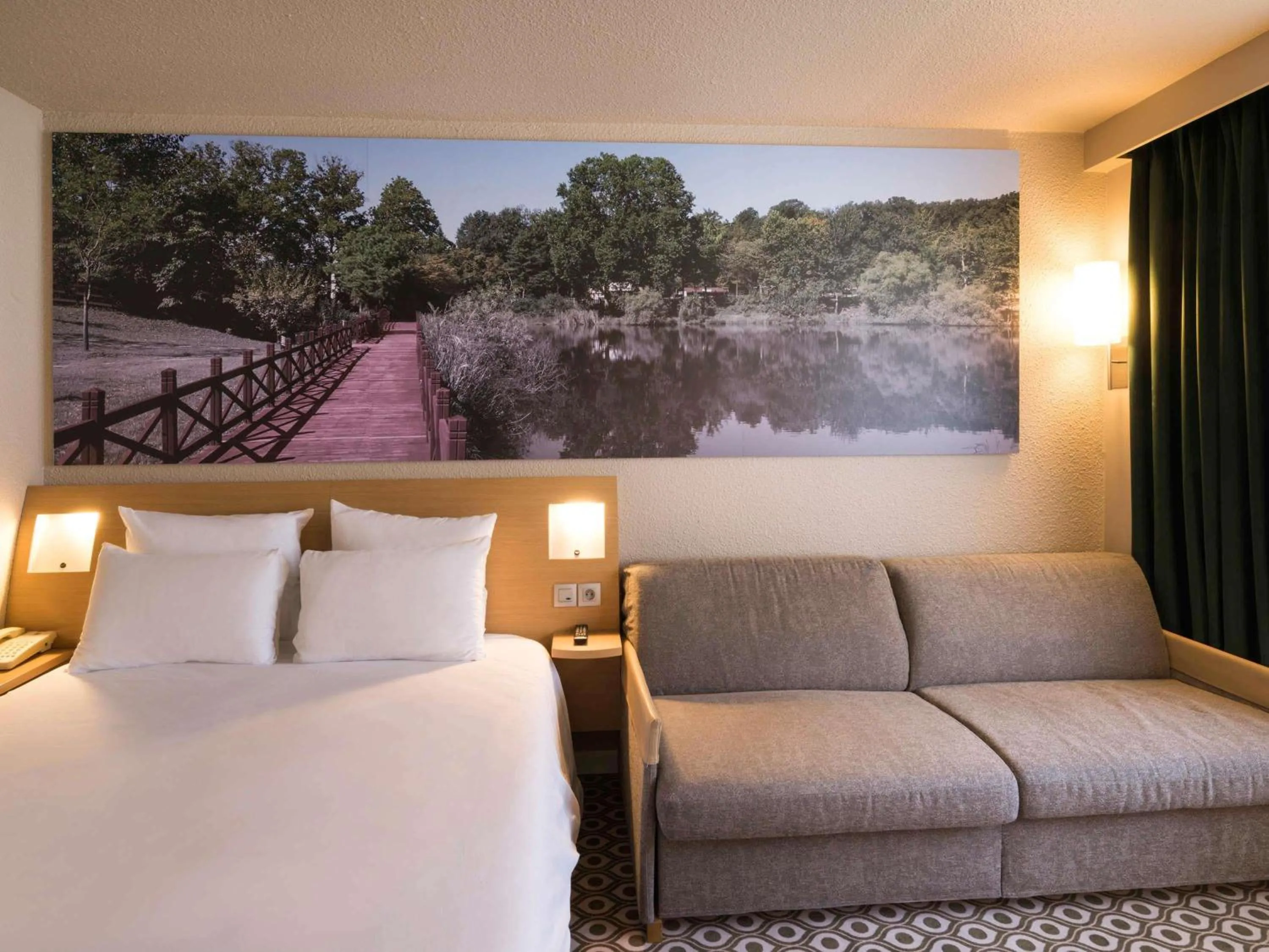 Bedroom, Bed in Novotel Orléans Chemins De Sologne Demeures De Campagne