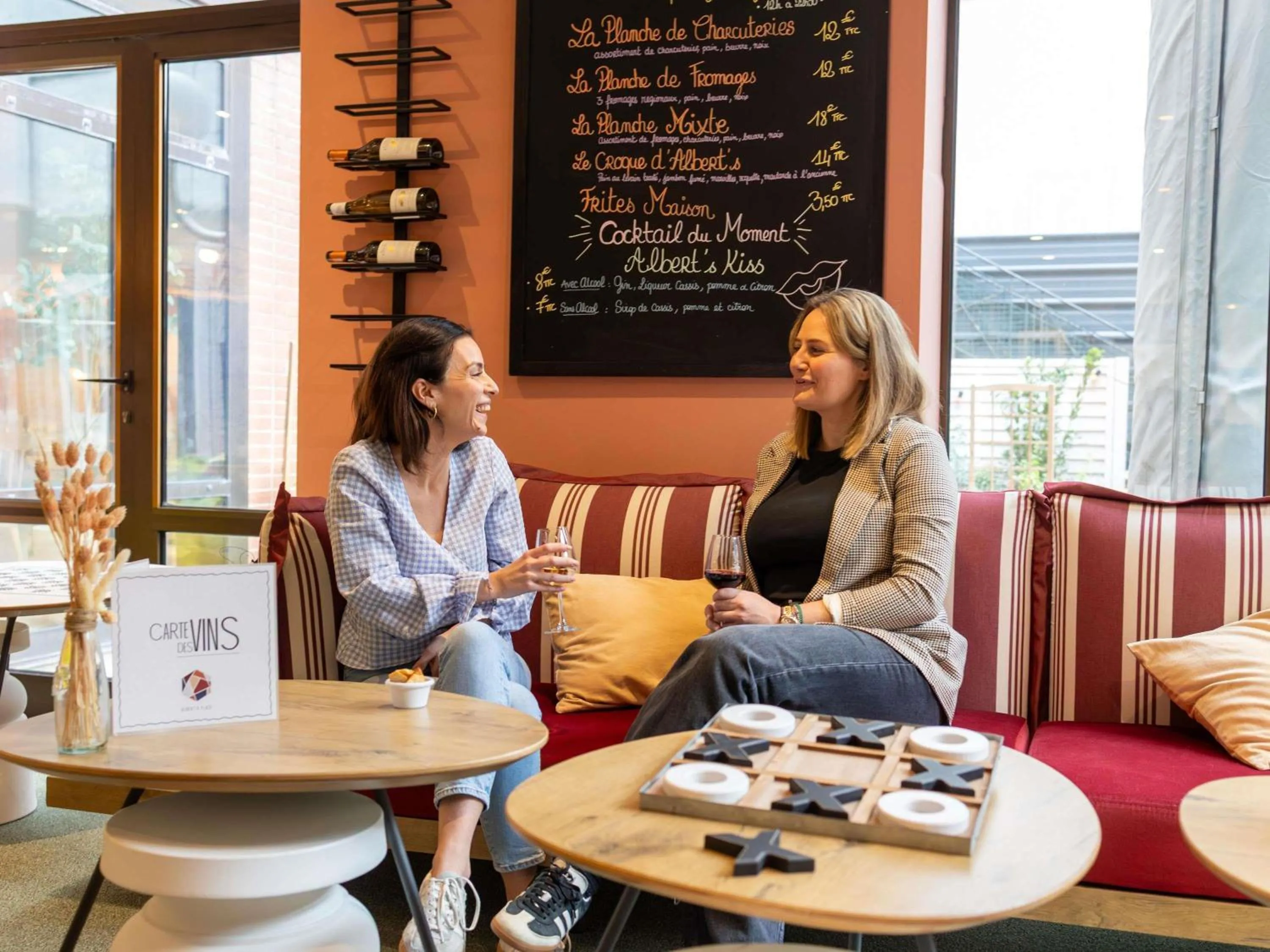 Lounge or bar in ibis Lille Centre Gares