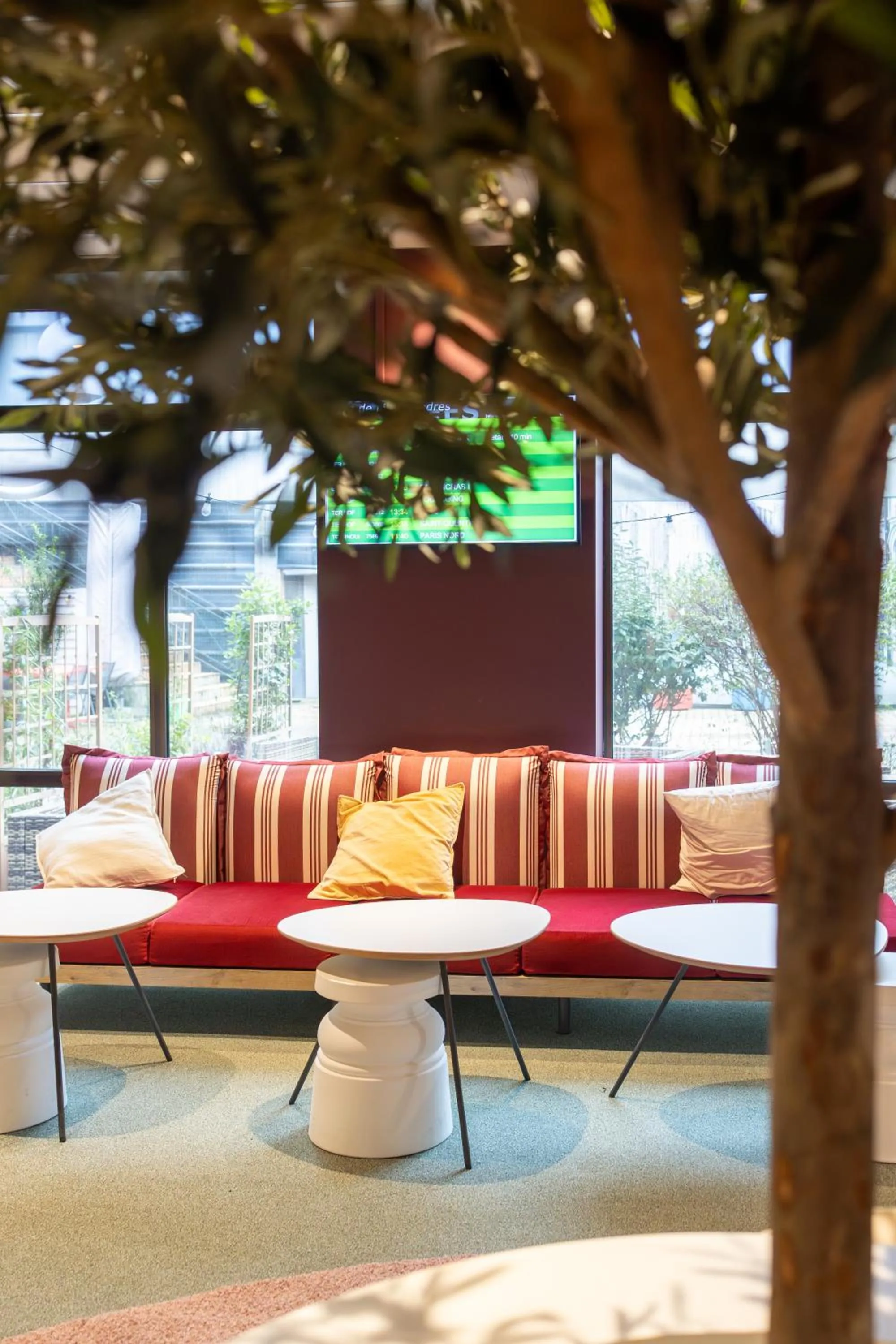 Lobby or reception in ibis Lille Centre Gares