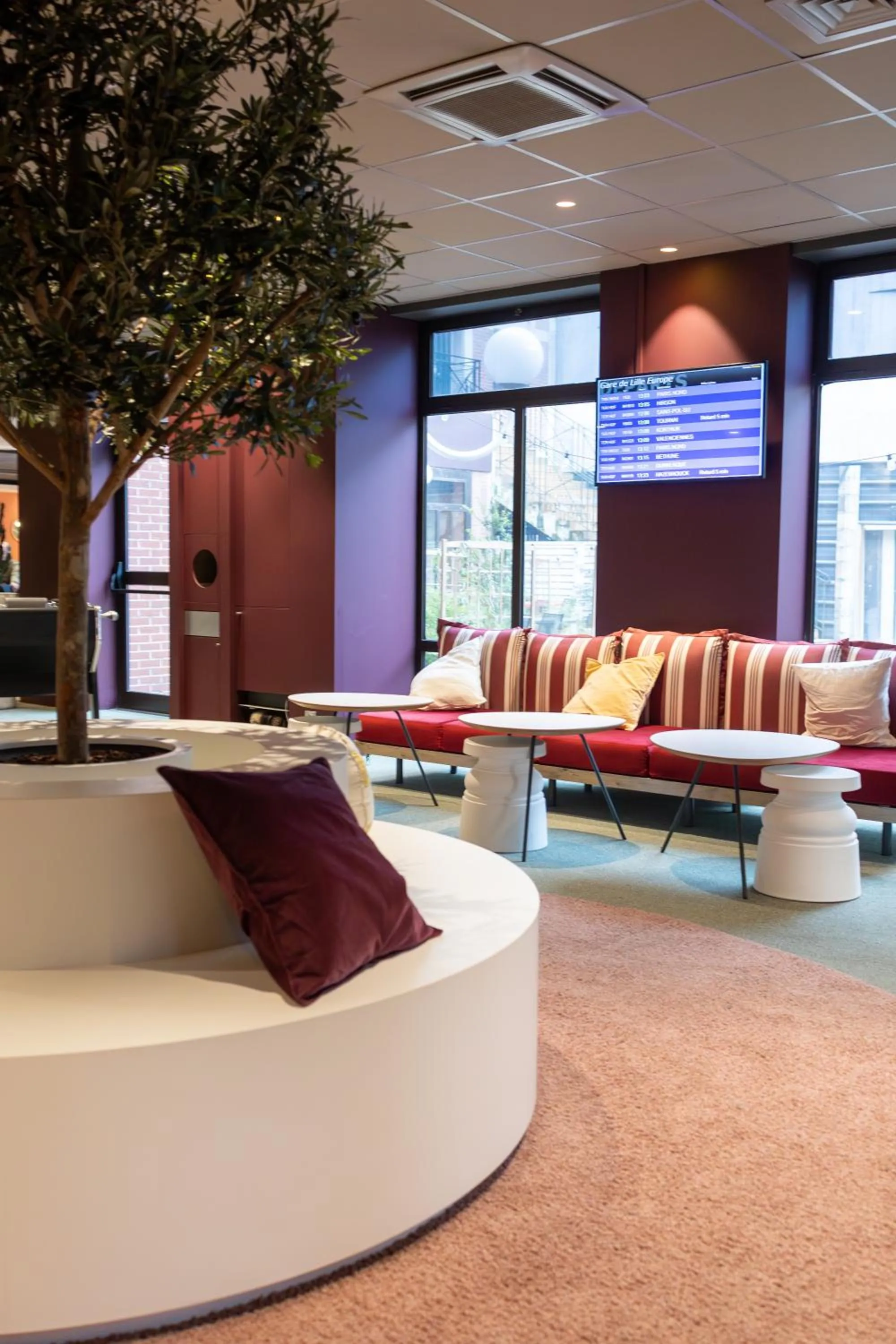 Lobby or reception in ibis Lille Centre Gares