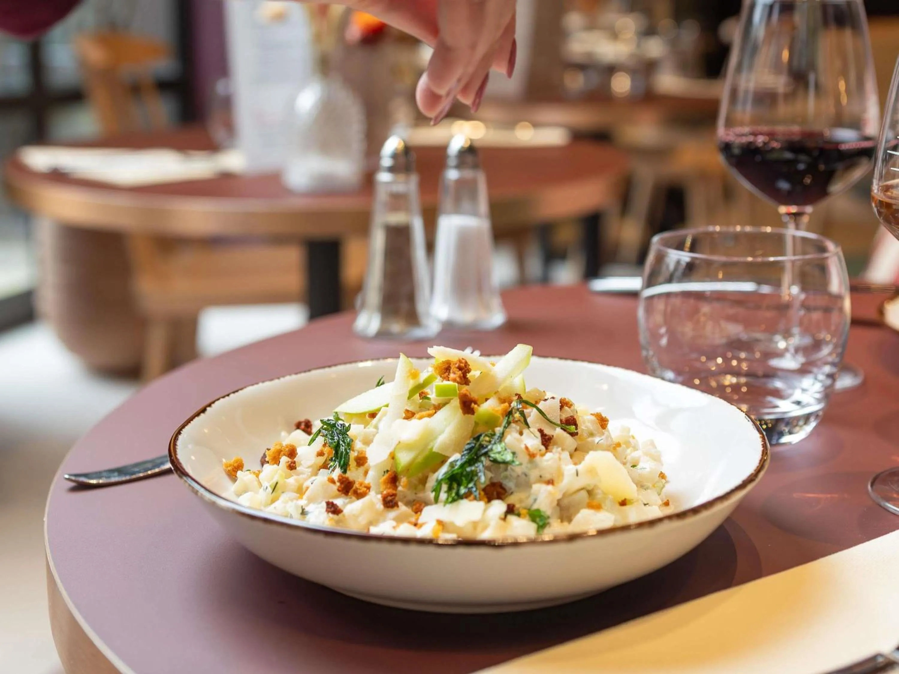 Restaurant/places to eat in ibis Lille Centre Gares