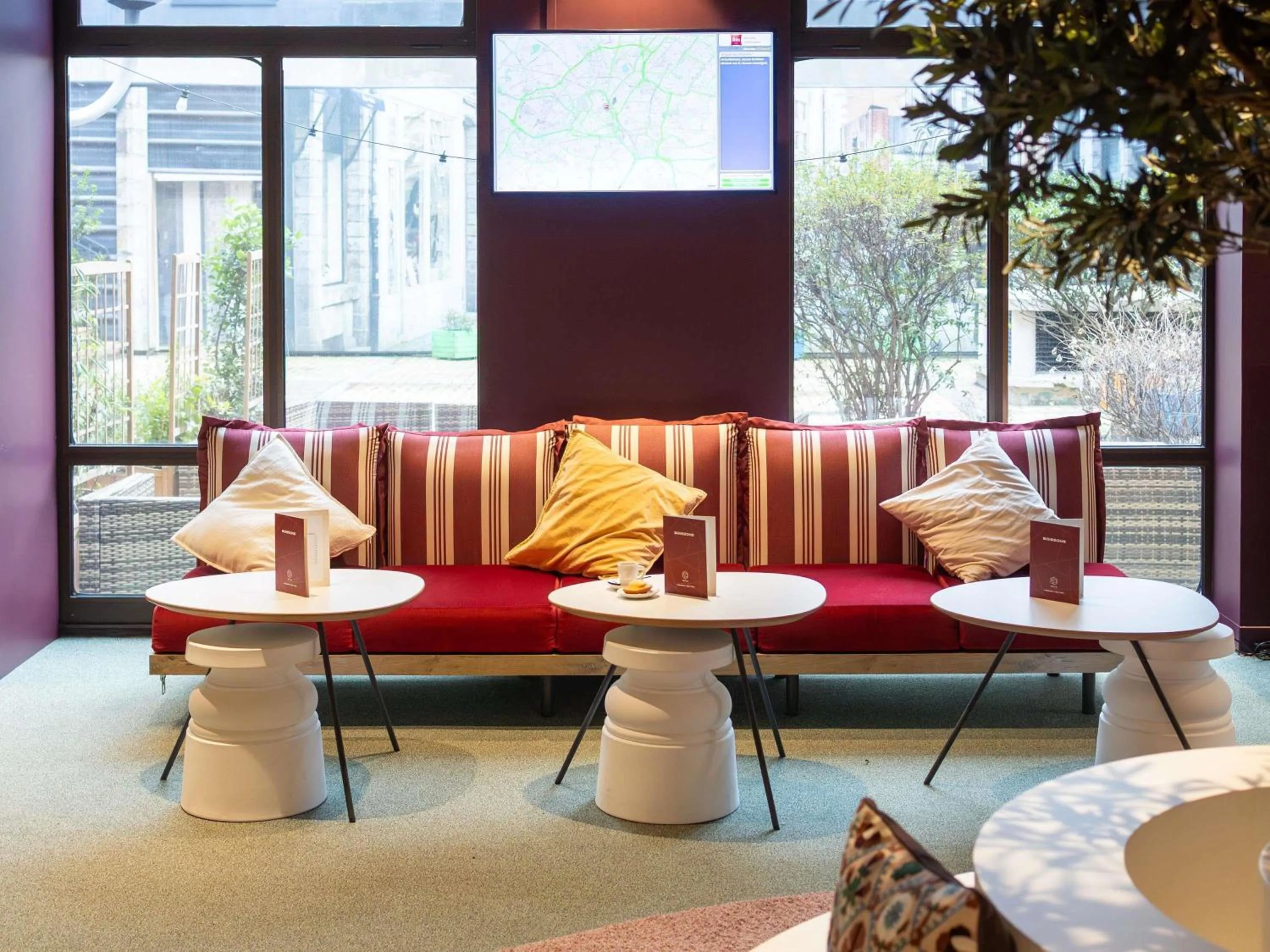 Lounge or bar in ibis Lille Centre Gares